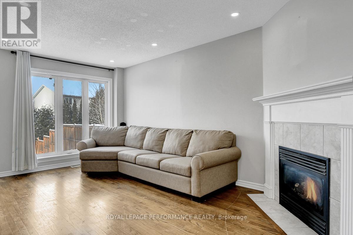 156 Talltree Crescent, Ottawa, Ontario  K2S 0B1 - Photo 4 - X12666234