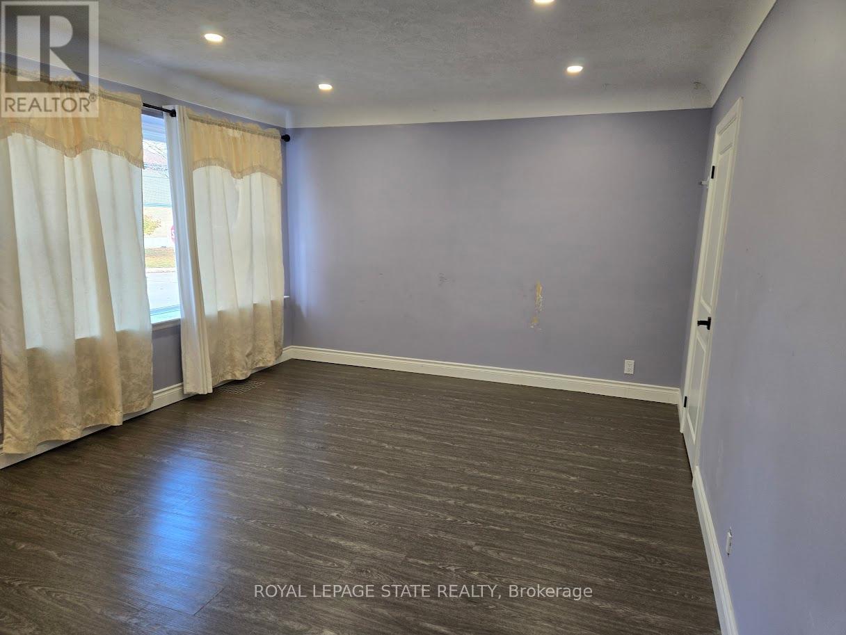 373 East 27th Street, Hamilton, Ontario  L8V 3H1 - Photo 11 - X12612604