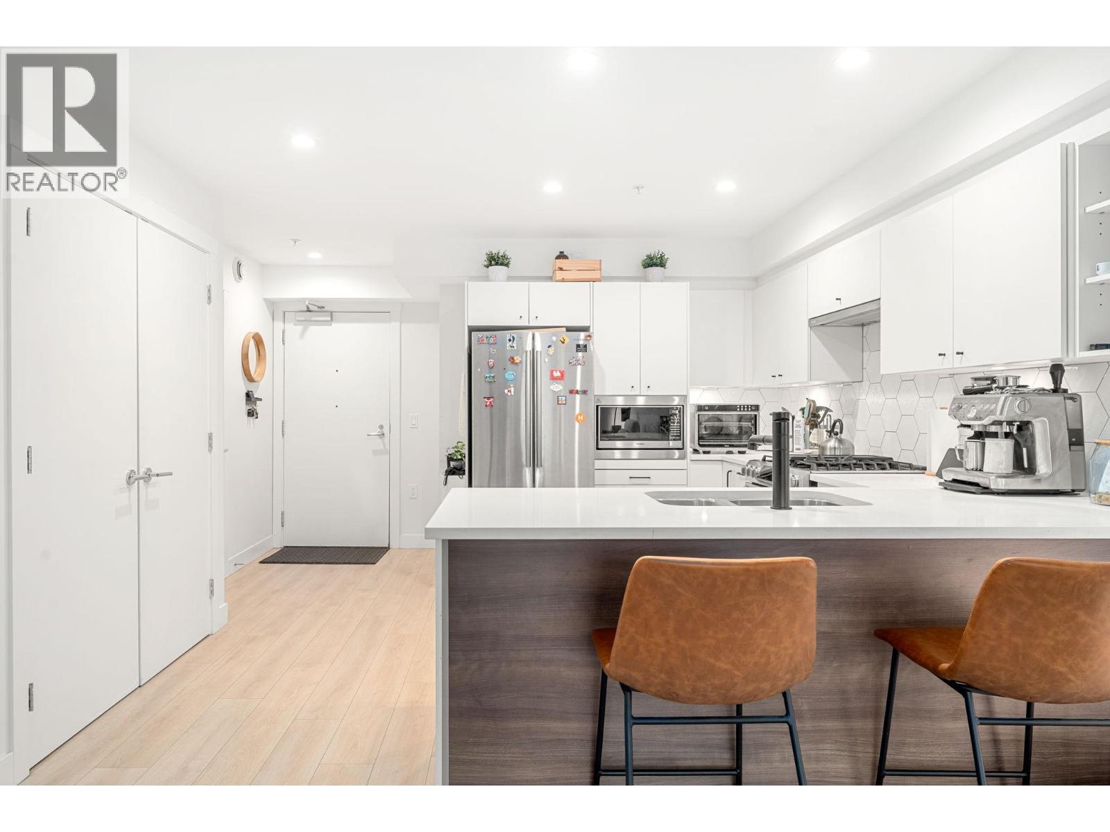 402 1519 Crown Street, Vancouver, British Columbia  V7J 1G6 - Photo 11 - R3076321