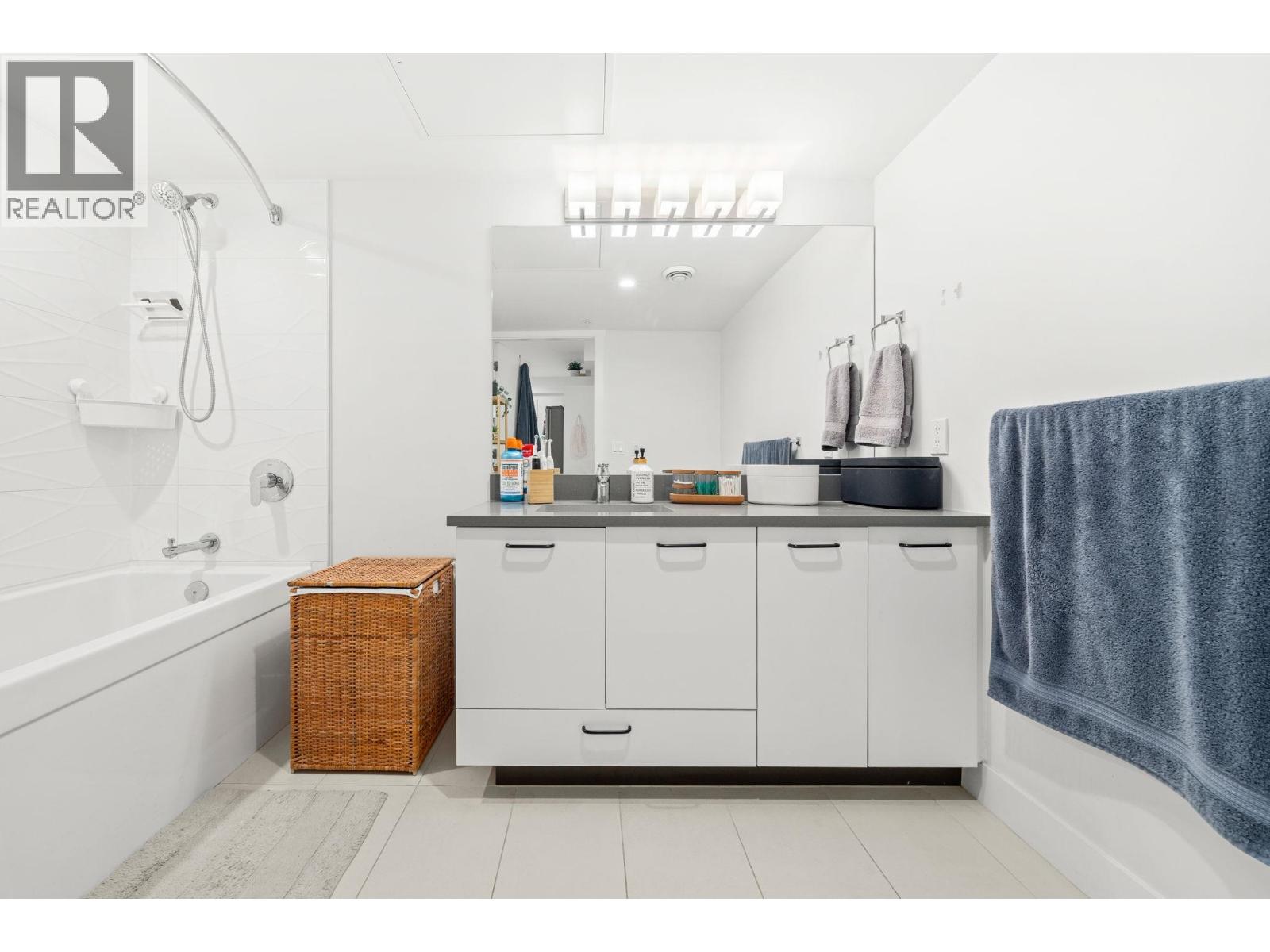 402 1519 Crown Street, Vancouver, British Columbia  V7J 1G6 - Photo 32 - R3076321