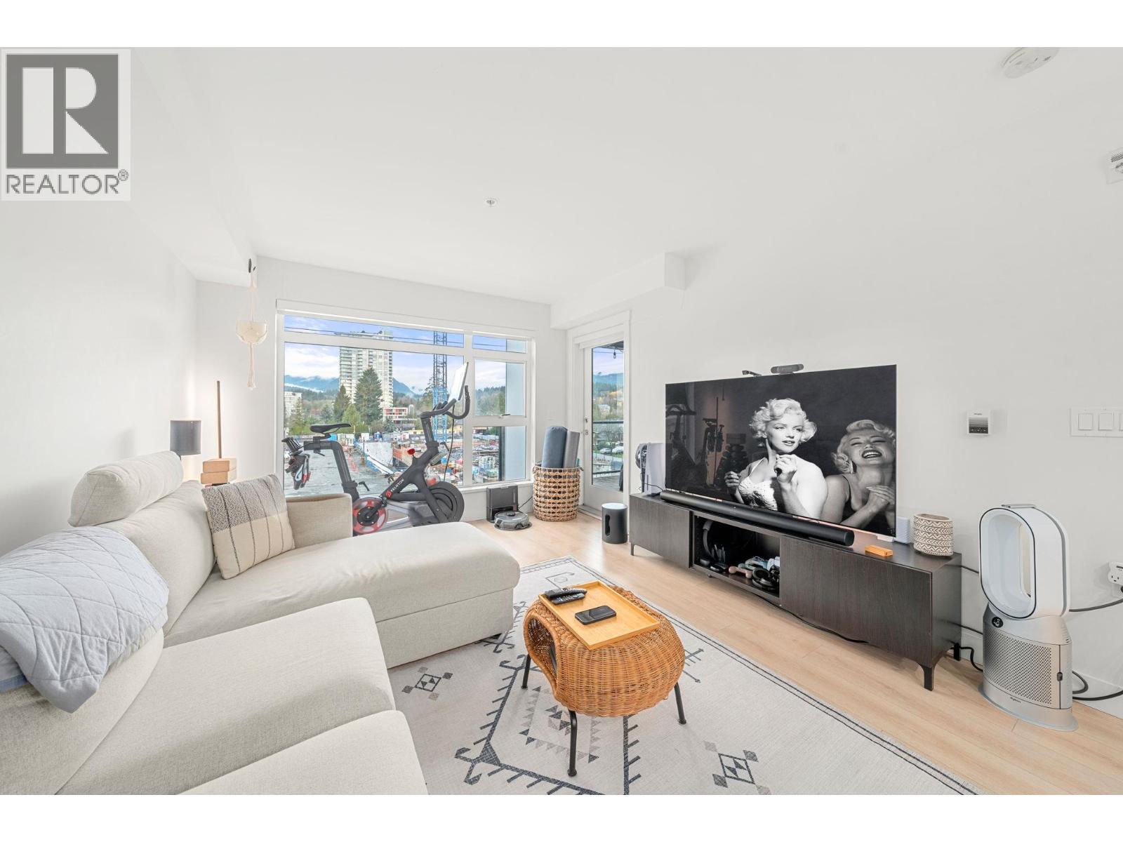 402 1519 Crown Street, Vancouver, British Columbia  V7J 1G6 - Photo 5 - R3076321