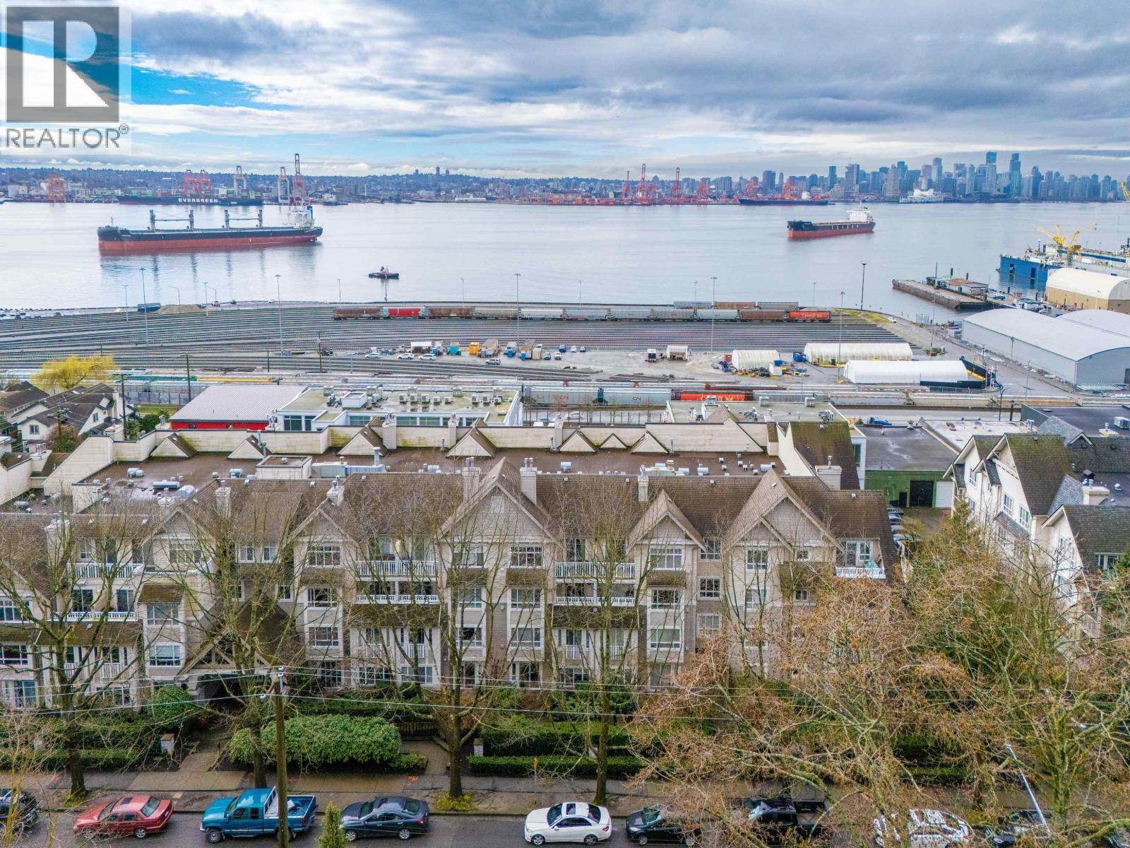 213 365 E 1st Street, North Vancouver, British Columbia V7L 4W5 - Photo 2 - R3076323