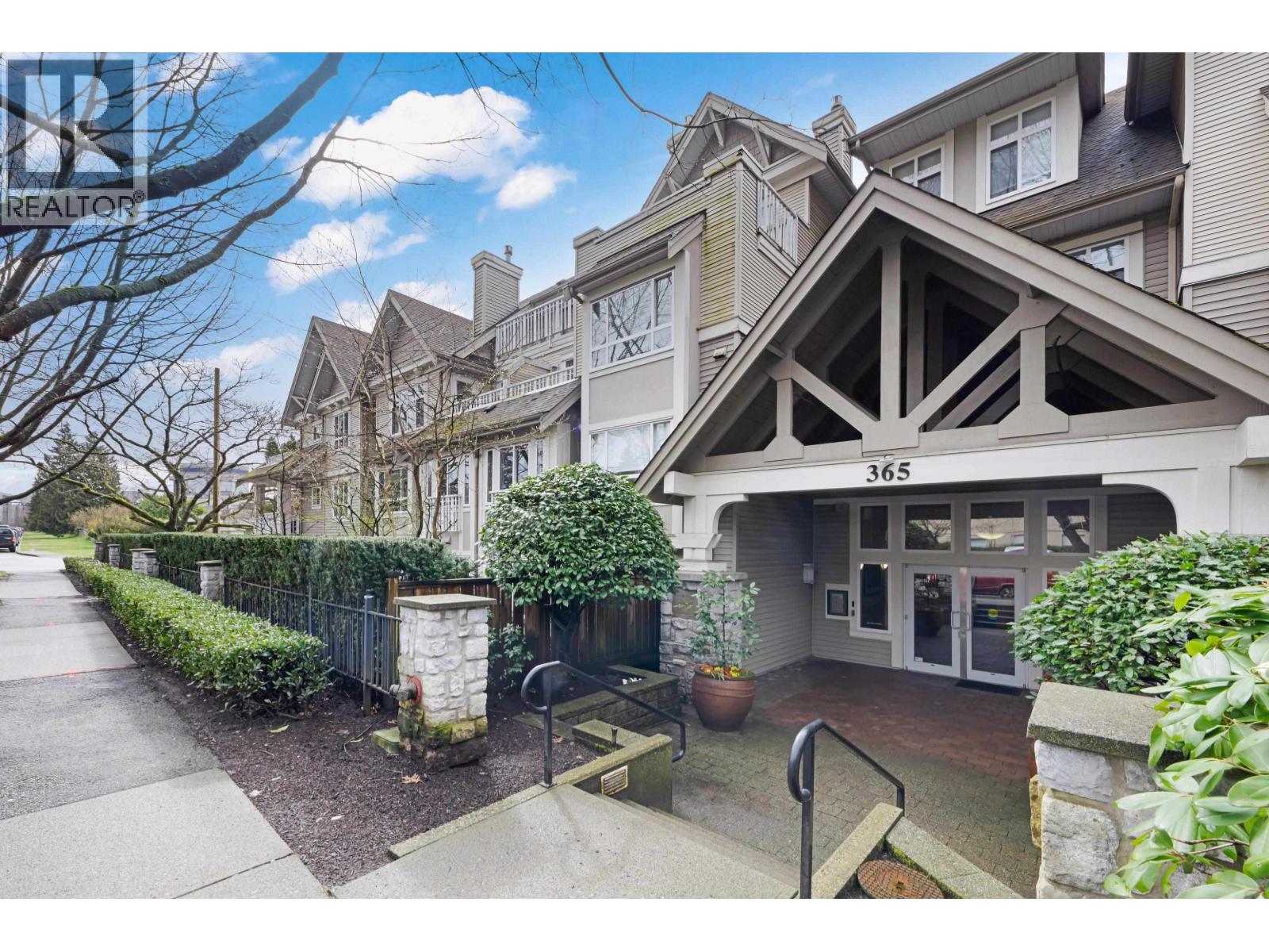 213 365 E 1st Street, North Vancouver, British Columbia V7L 4W5 - Photo 3 - R3076323