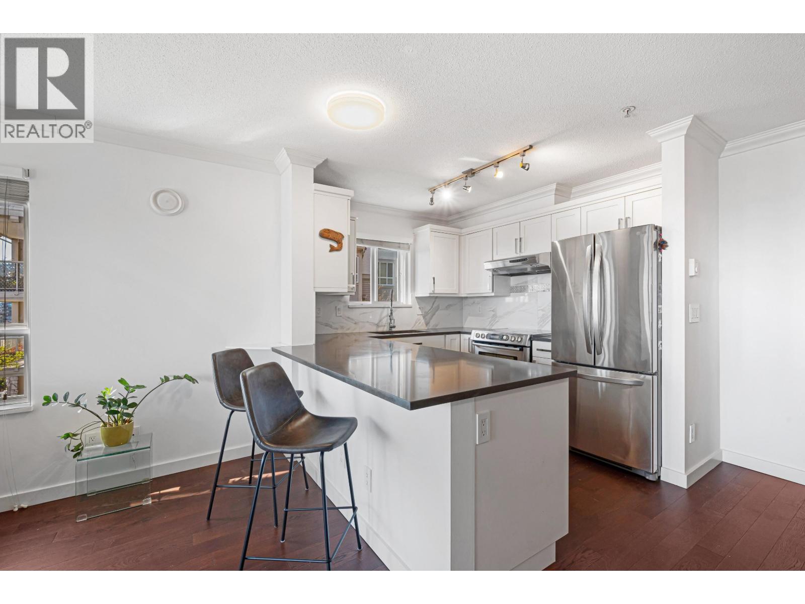 213 365 E 1st Street, North Vancouver, British Columbia V7L 4W5 - Photo 5 - R3076323