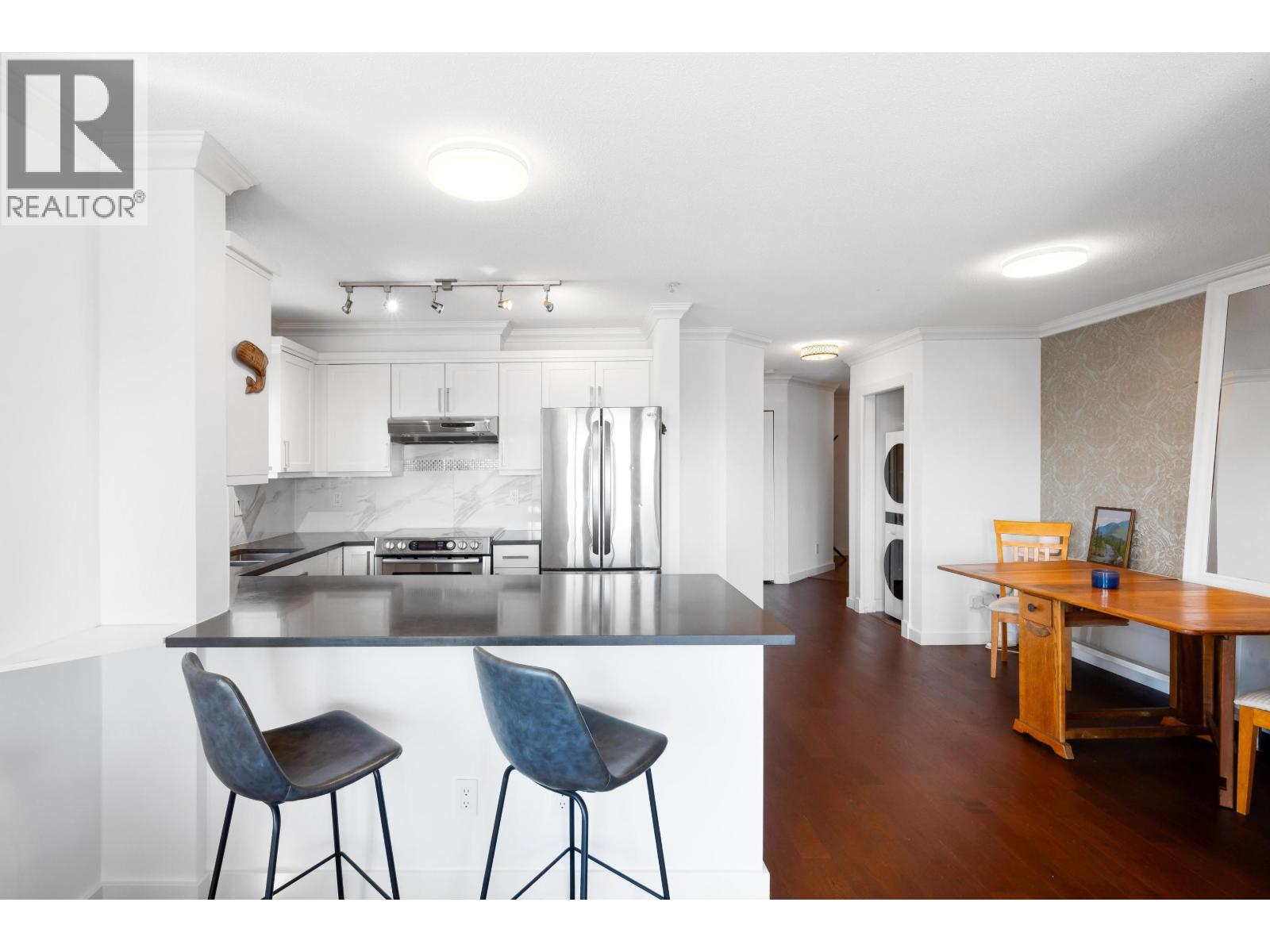 213 365 E 1st Street, North Vancouver, British Columbia V7L 4W5 - Photo 7 - R3076323