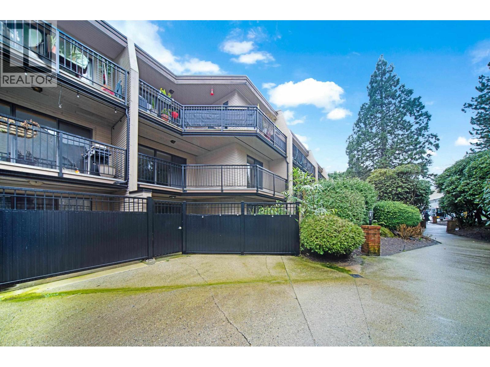 320 1385 Draycott Road, North Vancouver, British Columbia  V7J 3K9 - Photo 3 - R3076324