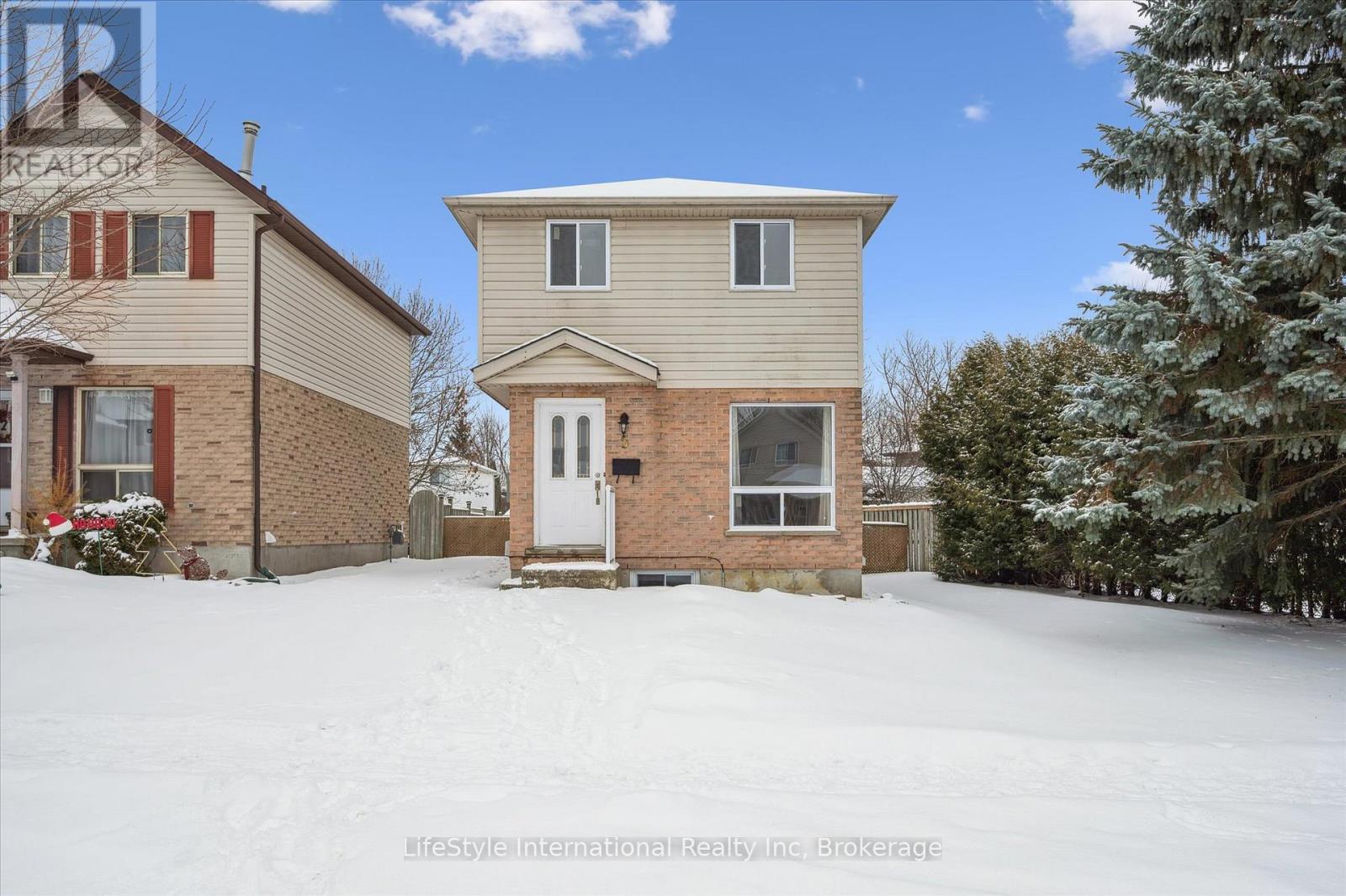 5 Troy Crescent, Guelph, Ontario N1E 6W7 - Photo 2 - X12666280