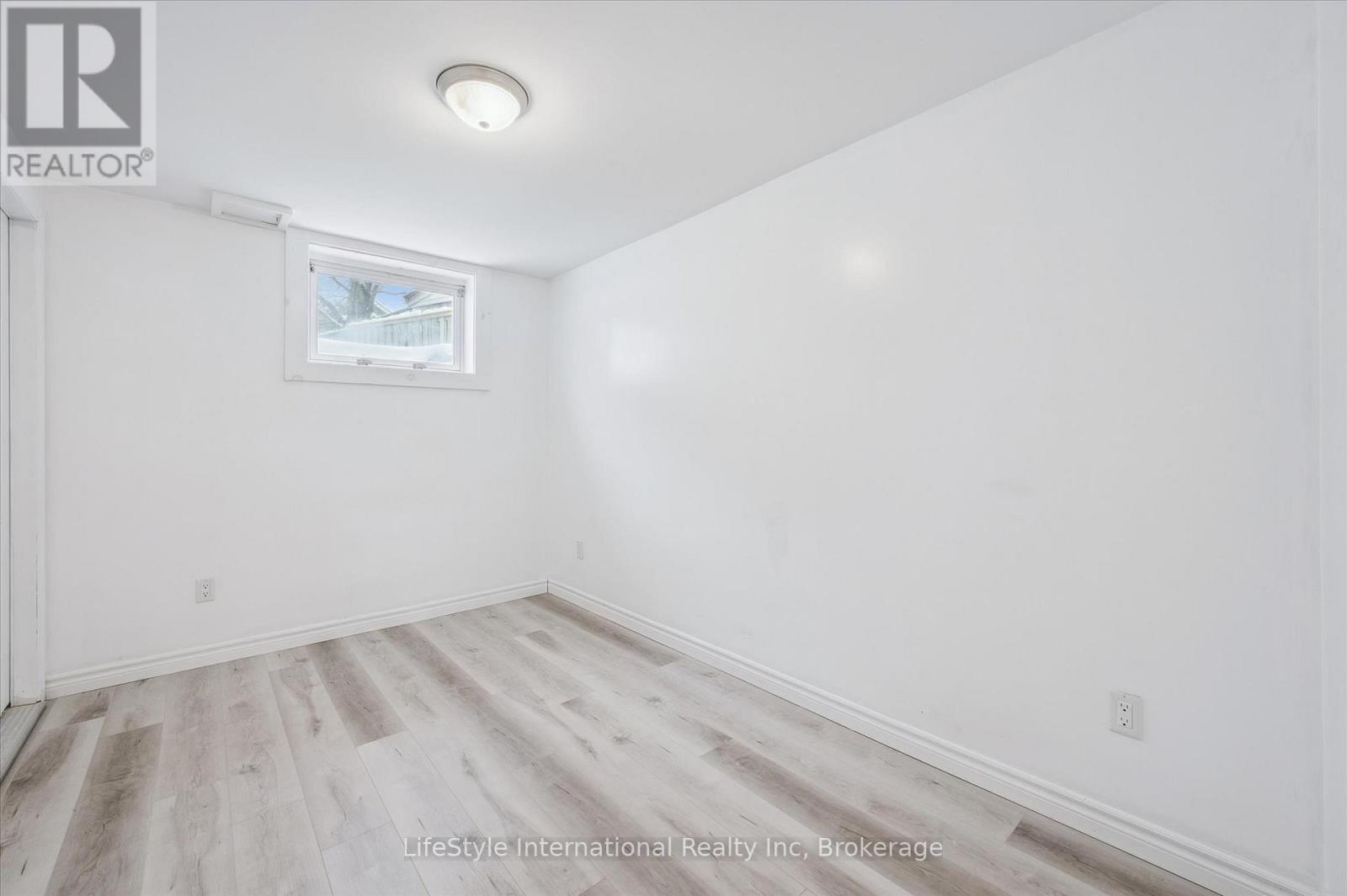 5 Troy Crescent, Guelph, Ontario N1E 6W7 - Photo 32 - X12666280