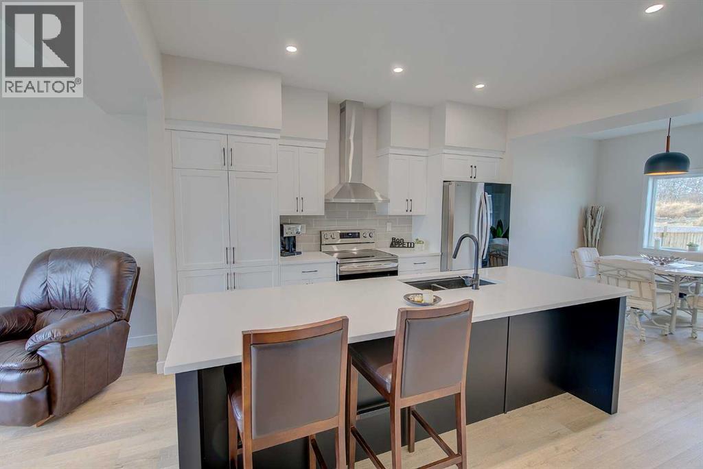 103 Gray Close, Sylvan Lake, Alberta  T4S 0W4 - Photo 4 - A2268086