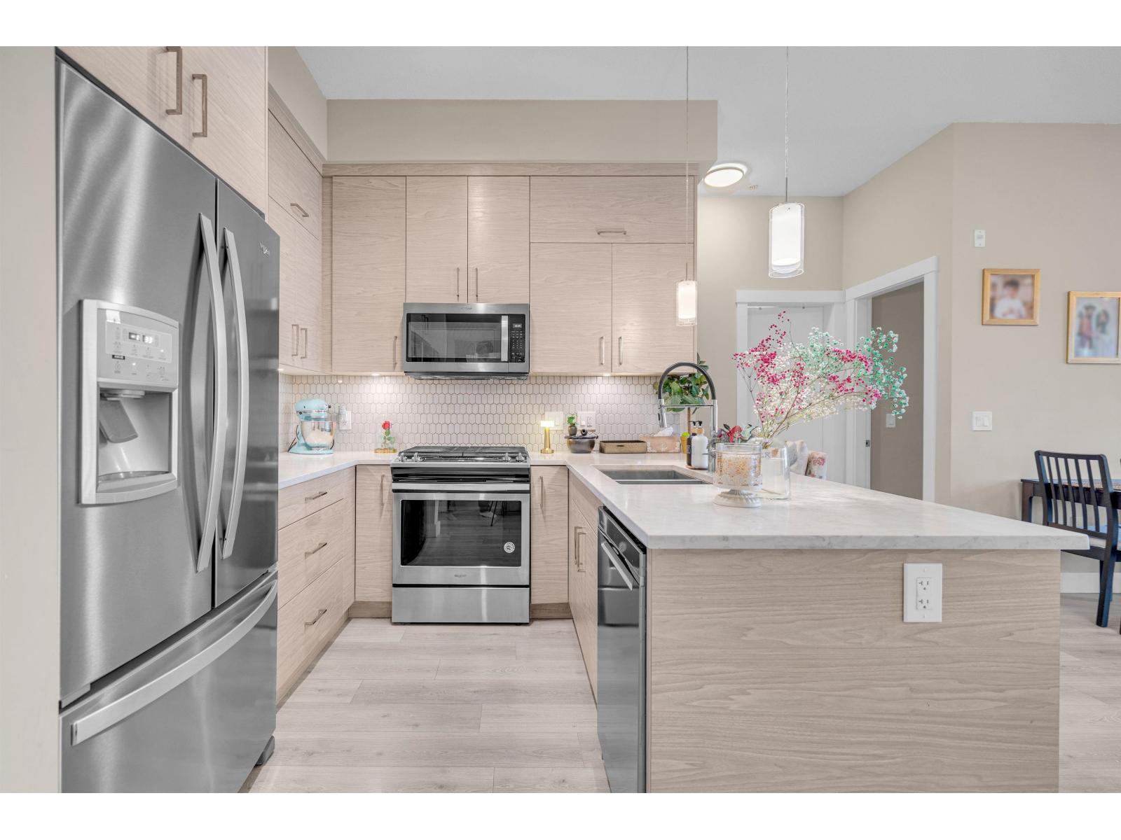 219 2120 Gladwin Road, Abbotsford, British Columbia  V2S 0L7 - Photo 3 - R3076332