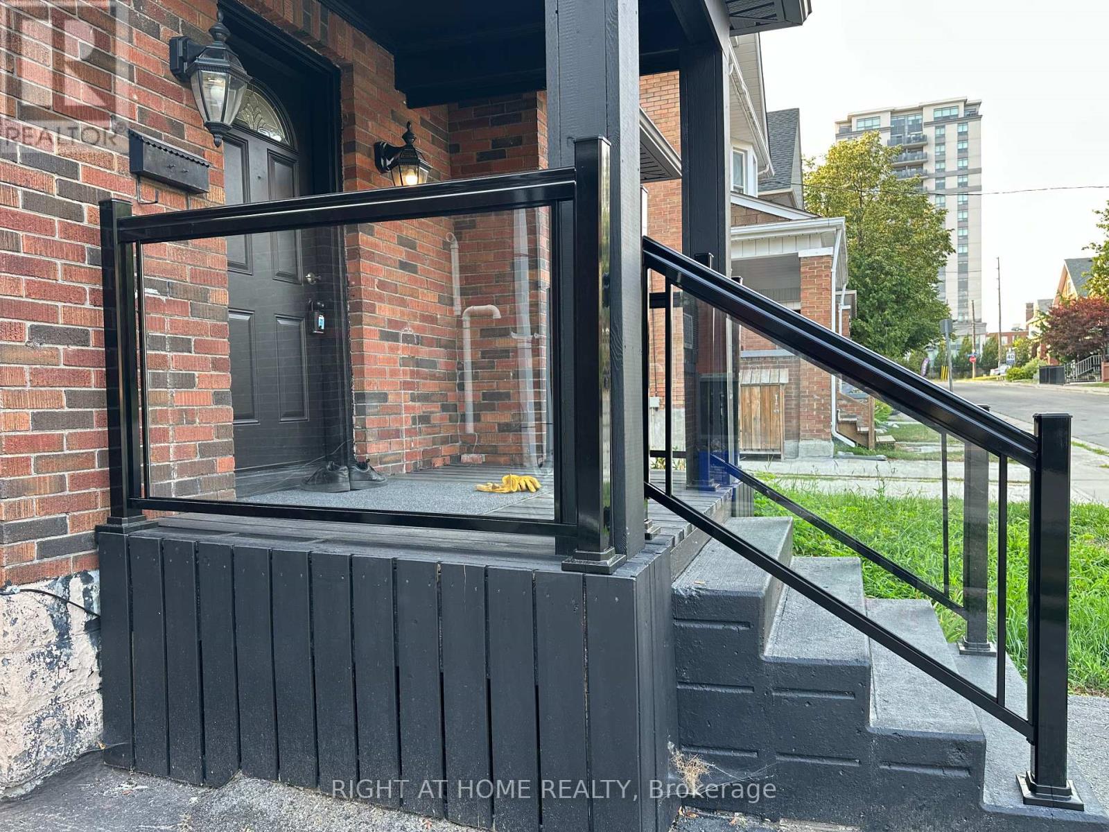 210 Dearborn Avenue, Oshawa, Ontario  L1G 4Z4 - Photo 4 - E12666180