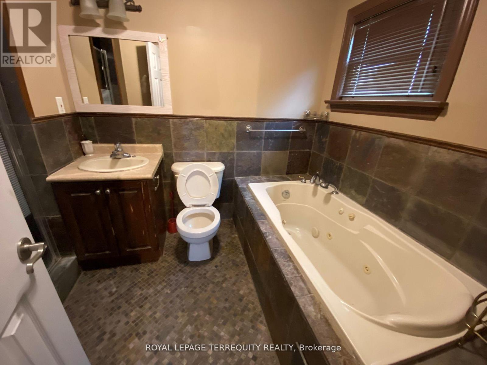 5 Abbotsfield Gate, Toronto, Ontario  M1T 1N9 - Photo 4 - E12666212