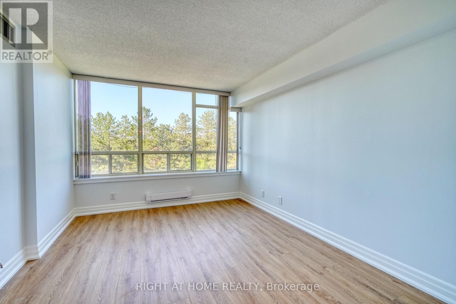 417 - 32 Clarissa Drive, Richmond Hill, Ontario  L4C 9R7 - Photo 11 - N12666230