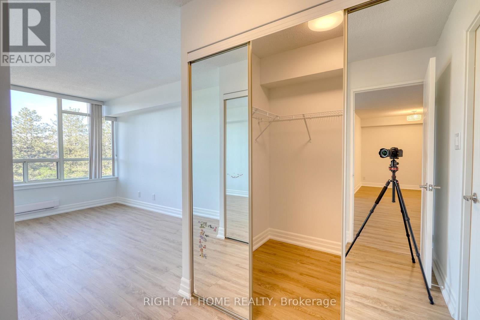 417 - 32 Clarissa Drive, Richmond Hill, Ontario  L4C 9R7 - Photo 13 - N12666230