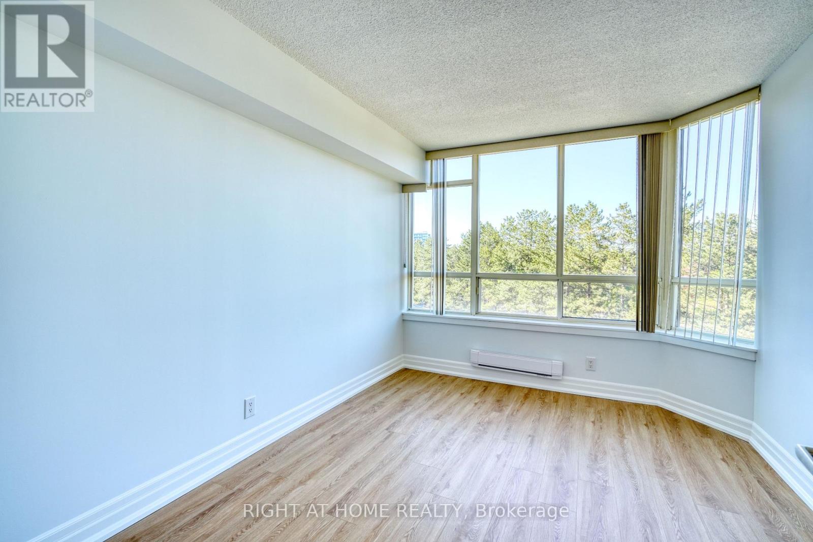 417 - 32 Clarissa Drive, Richmond Hill, Ontario  L4C 9R7 - Photo 15 - N12666230