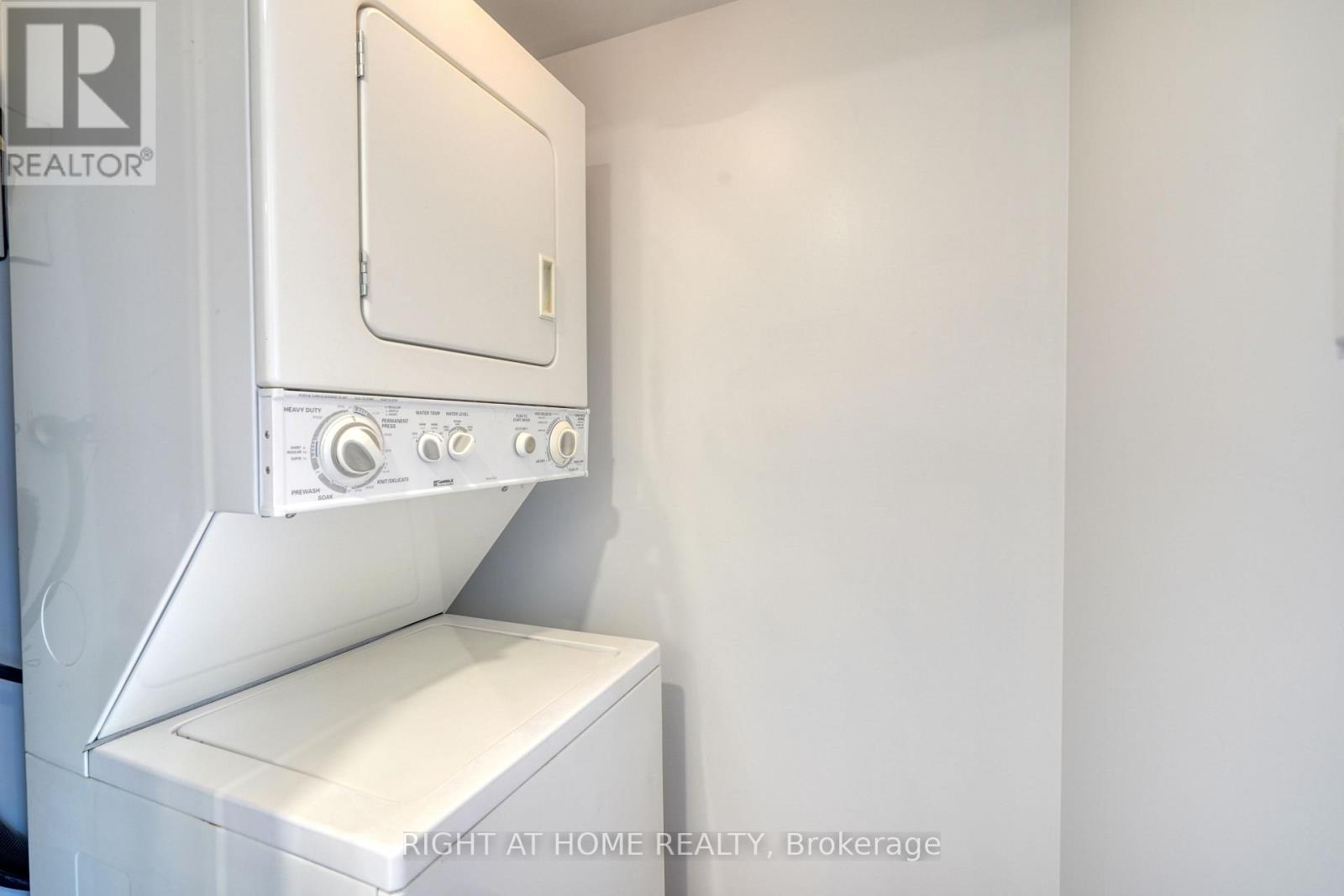 417 - 32 Clarissa Drive, Richmond Hill, Ontario  L4C 9R7 - Photo 17 - N12666230