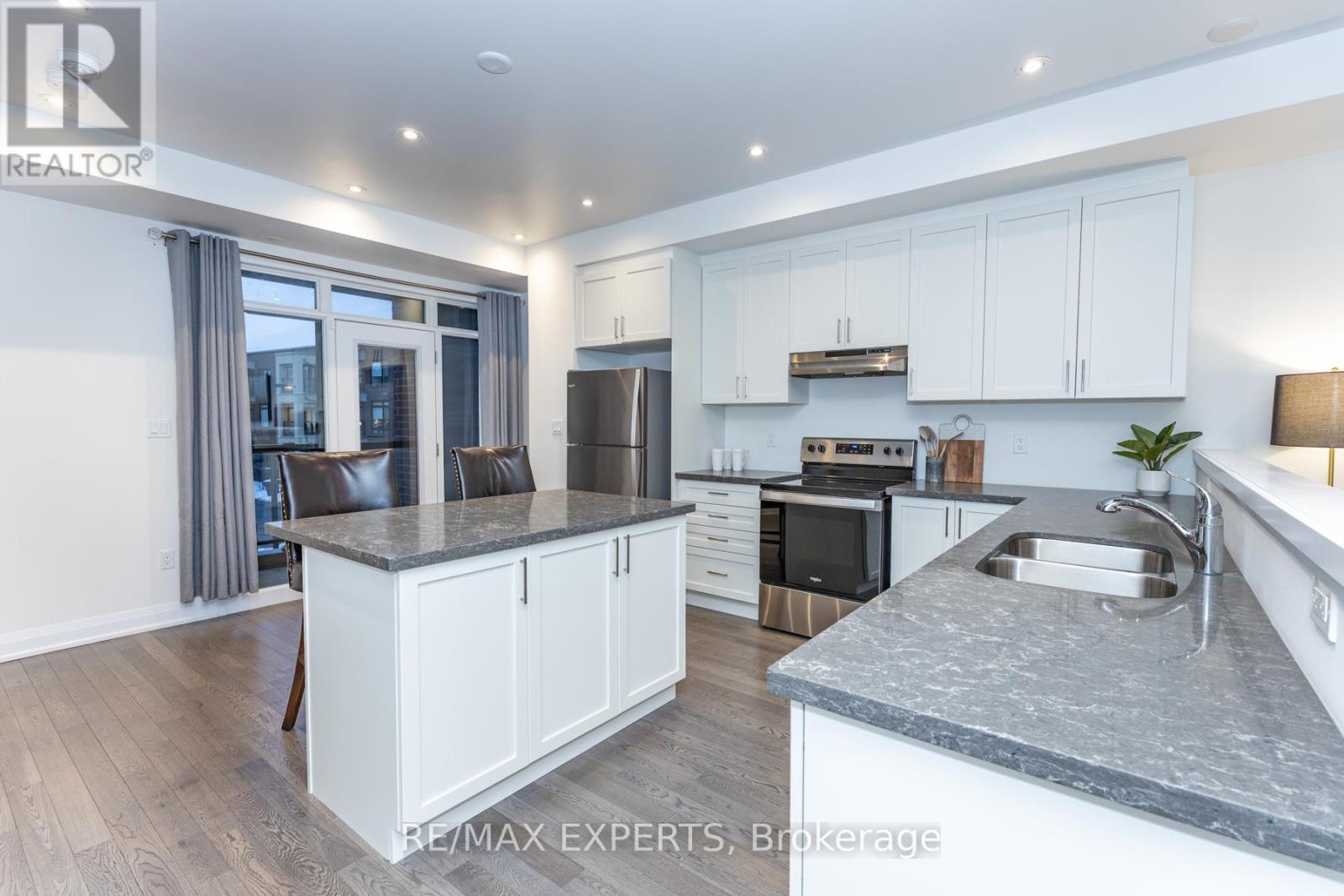 190 Moneypenny Place, Vaughan (Beverley Glen), Ontario  L4J 0K9 - Photo 3 - N12666236