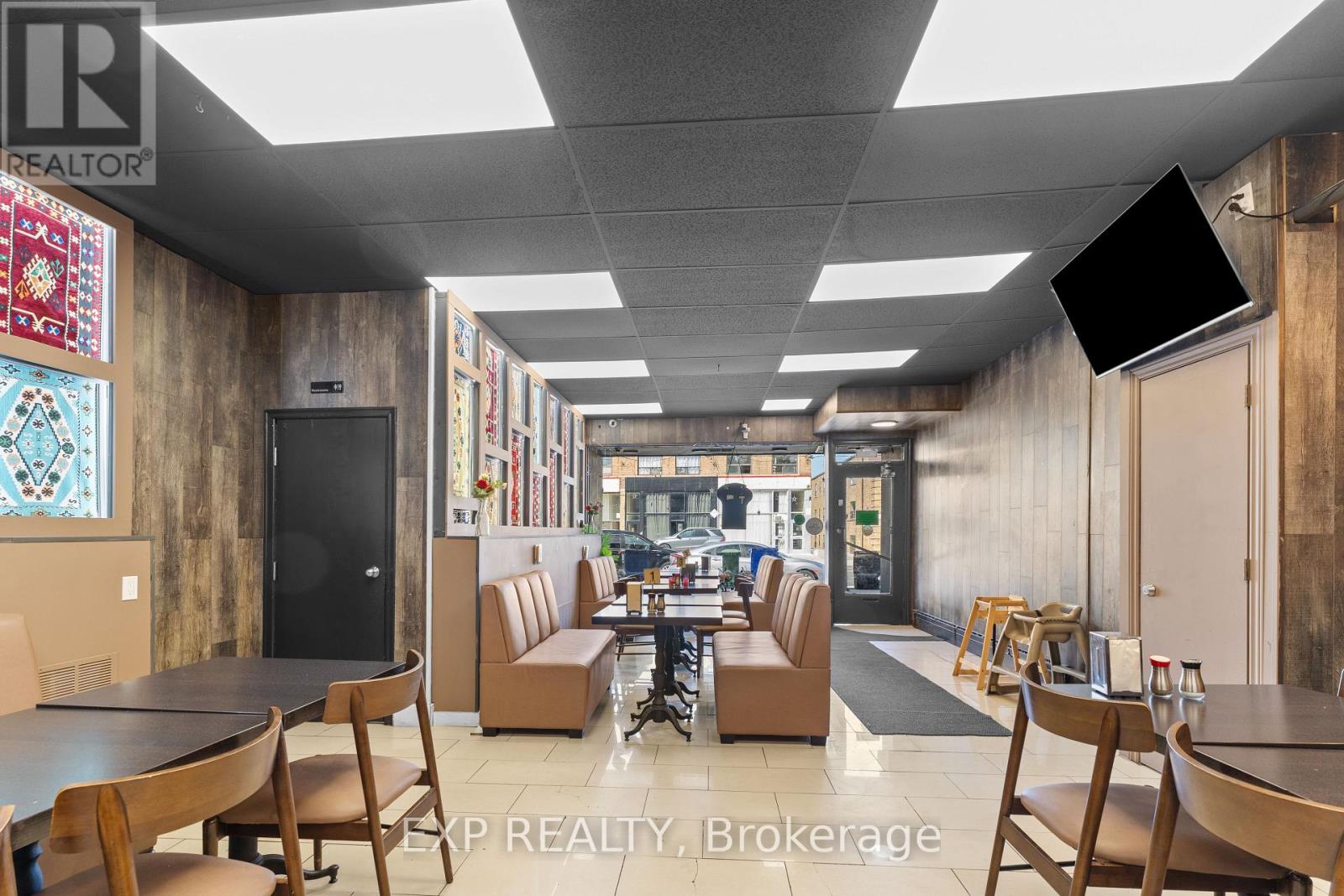 977 O'connor Drive N, Toronto, Ontario M4B 2T1 - Photo 5 - E12418994