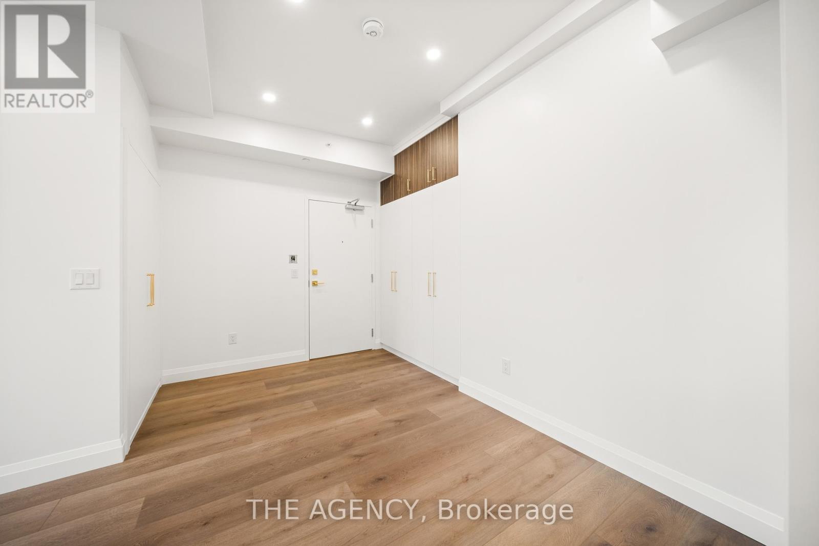 1 - 153 Main Street E, Milton, Ontario  L9T 1N7 - Photo 2 - W12666168