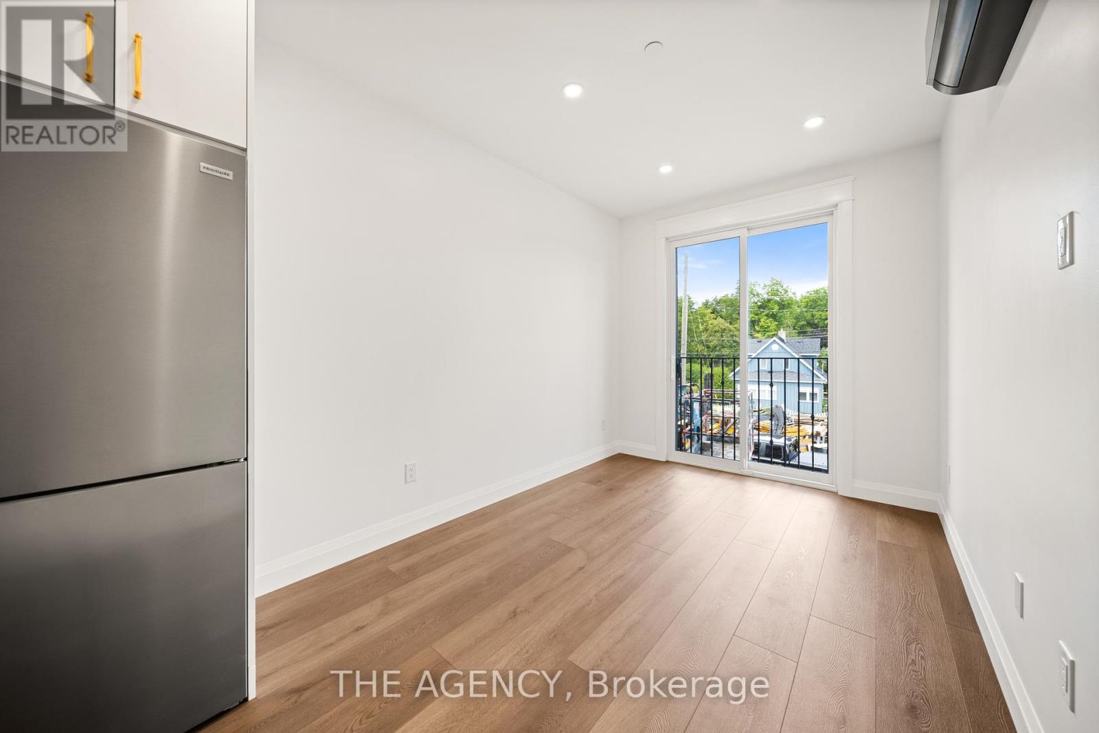 6 - 153 Main Street E, Milton, Ontario  L9T 1N7 - Photo 8 - W12666170