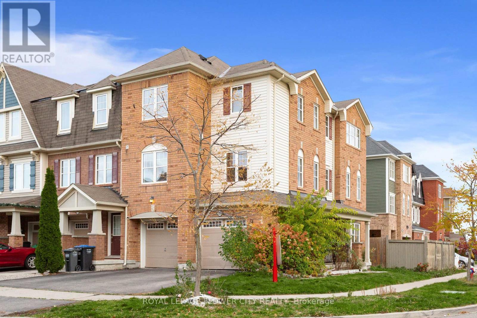 41 Vanhorne Close, Brampton (Northwest Brampton), Ontario  L7A 0X8 - Photo 2 - W12666216