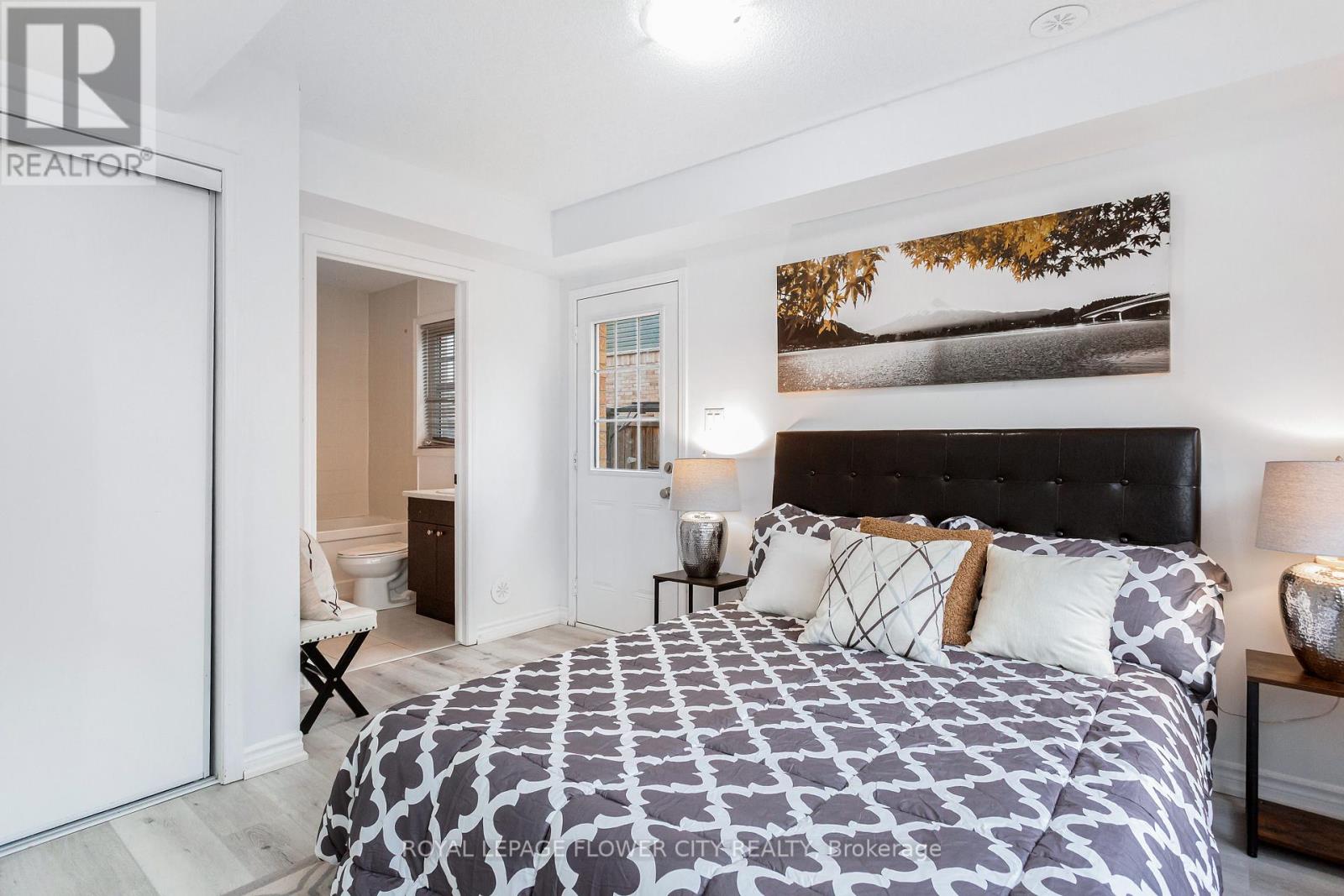 41 Vanhorne Close, Brampton (Northwest Brampton), Ontario  L7A 0X8 - Photo 8 - W12666216