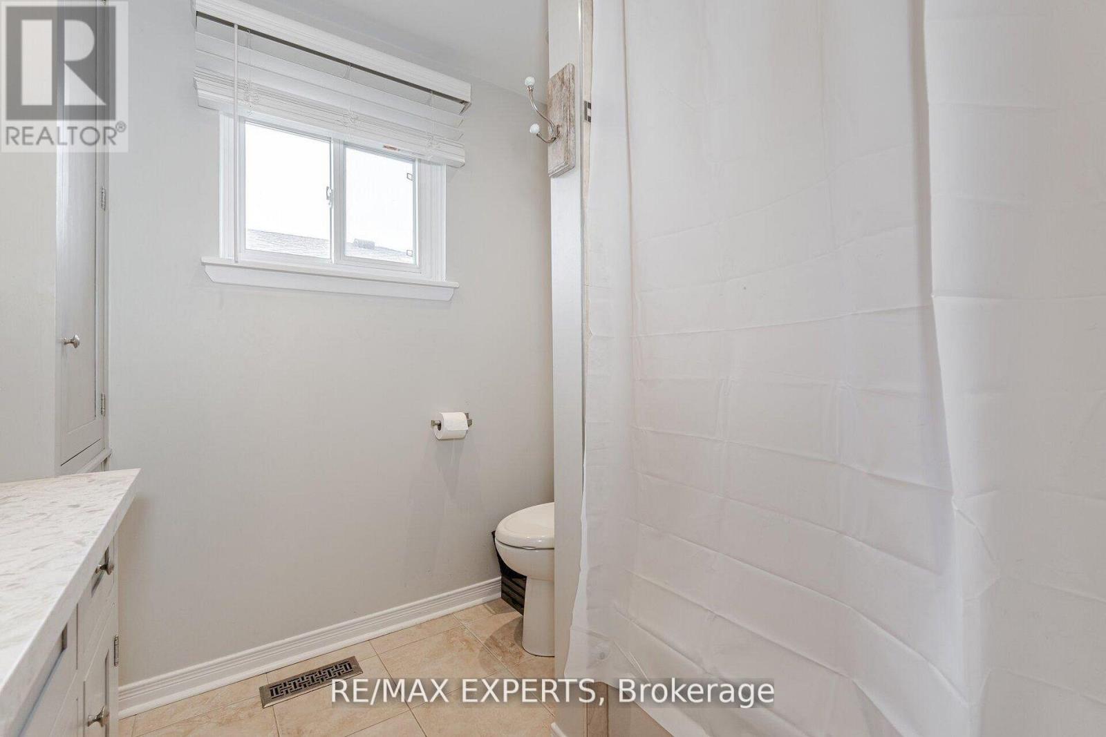 92 Ambleside Drive, Brampton (Brampton South), Ontario  L6Y 1B9 - Photo 20 - W12666224