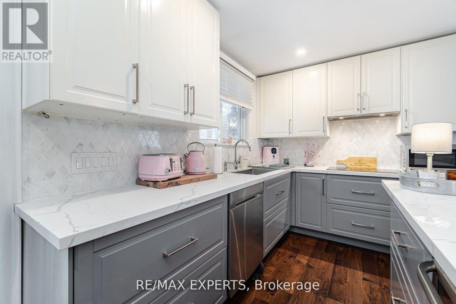 92 Ambleside Drive, Brampton (Brampton South), Ontario  L6Y 1B9 - Photo 9 - W12666224