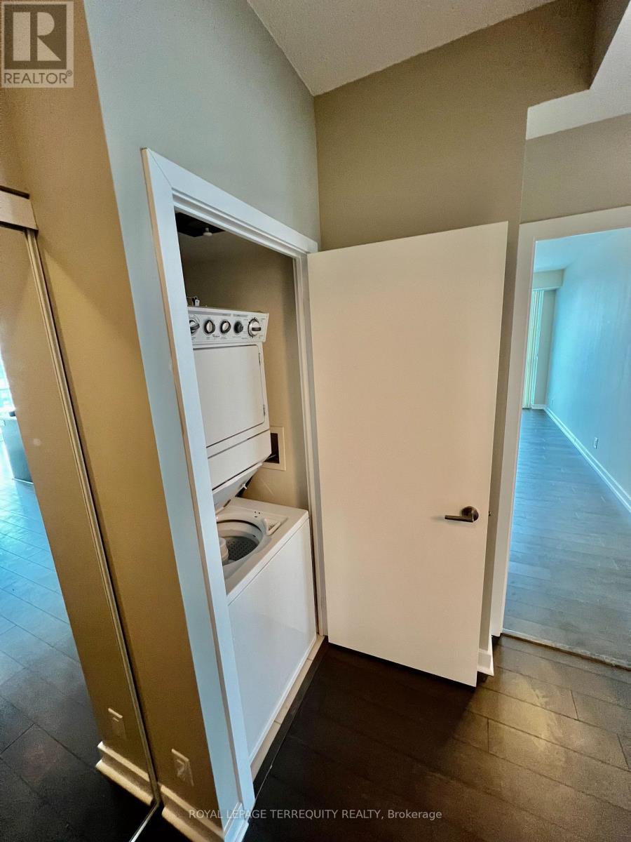 2011 - 3985 Grand Park Drive, Mississauga (City Centre), Ontario  L5B 0H8 - Photo 4 - W12666250