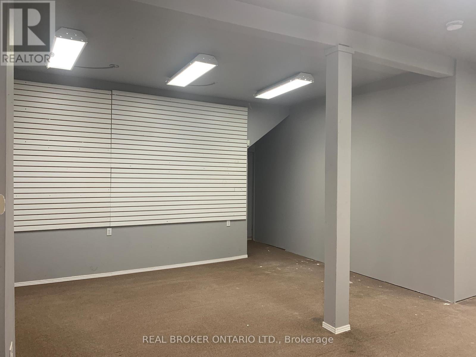 8 Caithness Street E, Haldimand, Ontario  N3W 1B7 - Photo 2 - X12508072