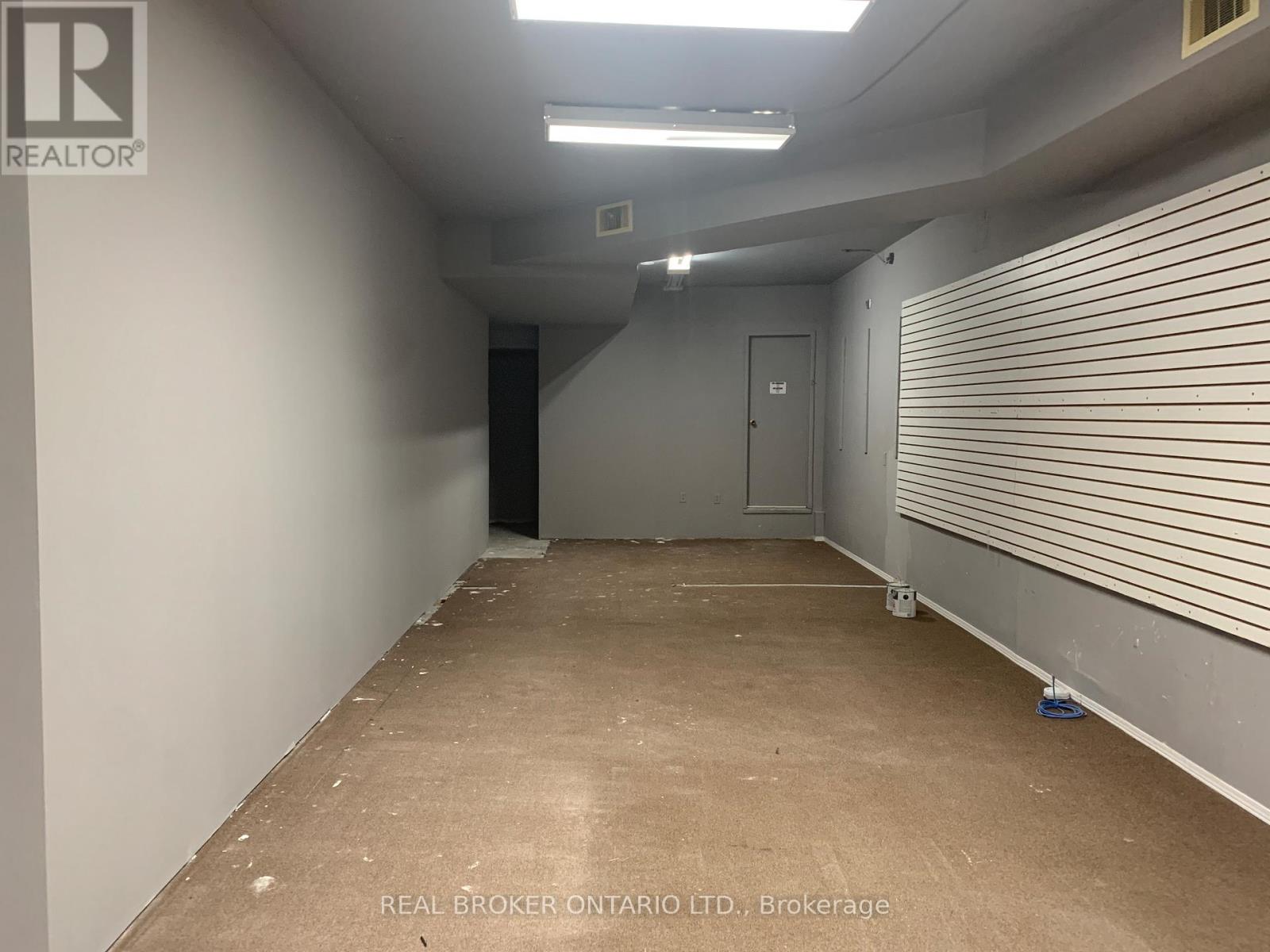 8 Caithness Street E, Haldimand, Ontario  N3W 1B7 - Photo 3 - X12508072