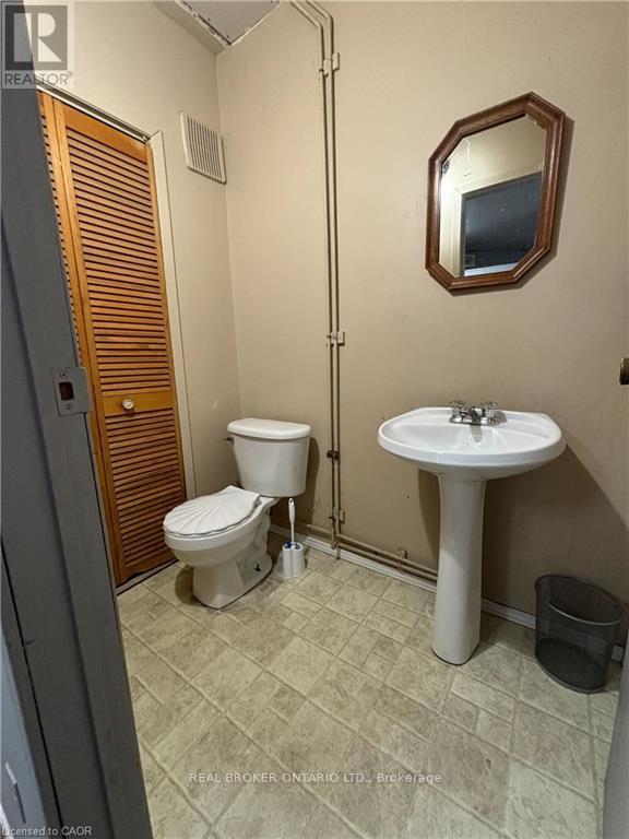 8 Caithness Street E, Haldimand, Ontario  N3W 1B7 - Photo 6 - X12508072