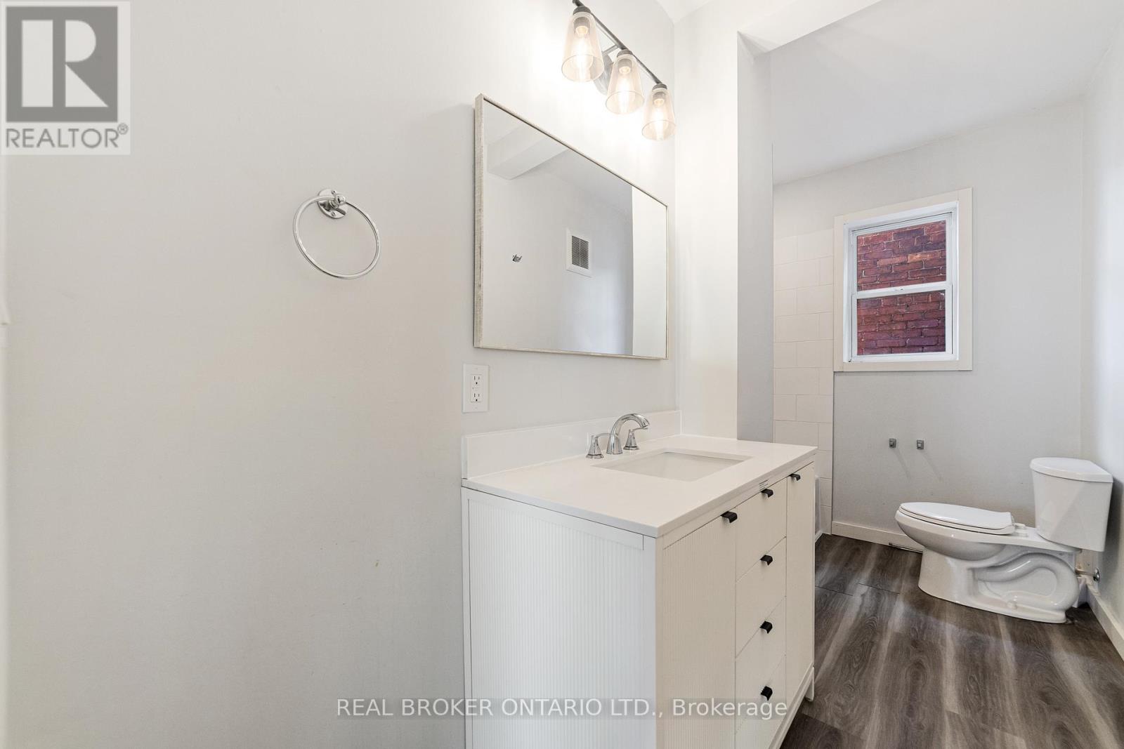 208 Mary Street, Hamilton, Ontario  L8L 4V8 - Photo 13 - X12613540