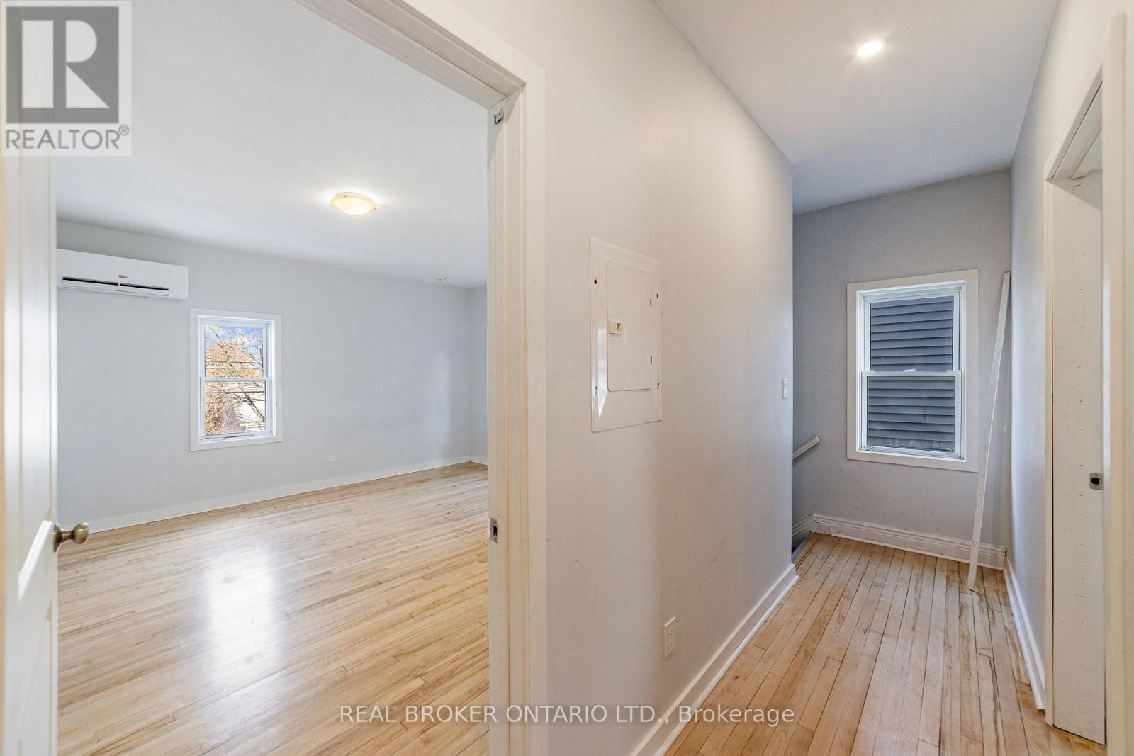 208 Mary Street, Hamilton, Ontario  L8L 4V8 - Photo 5 - X12613540