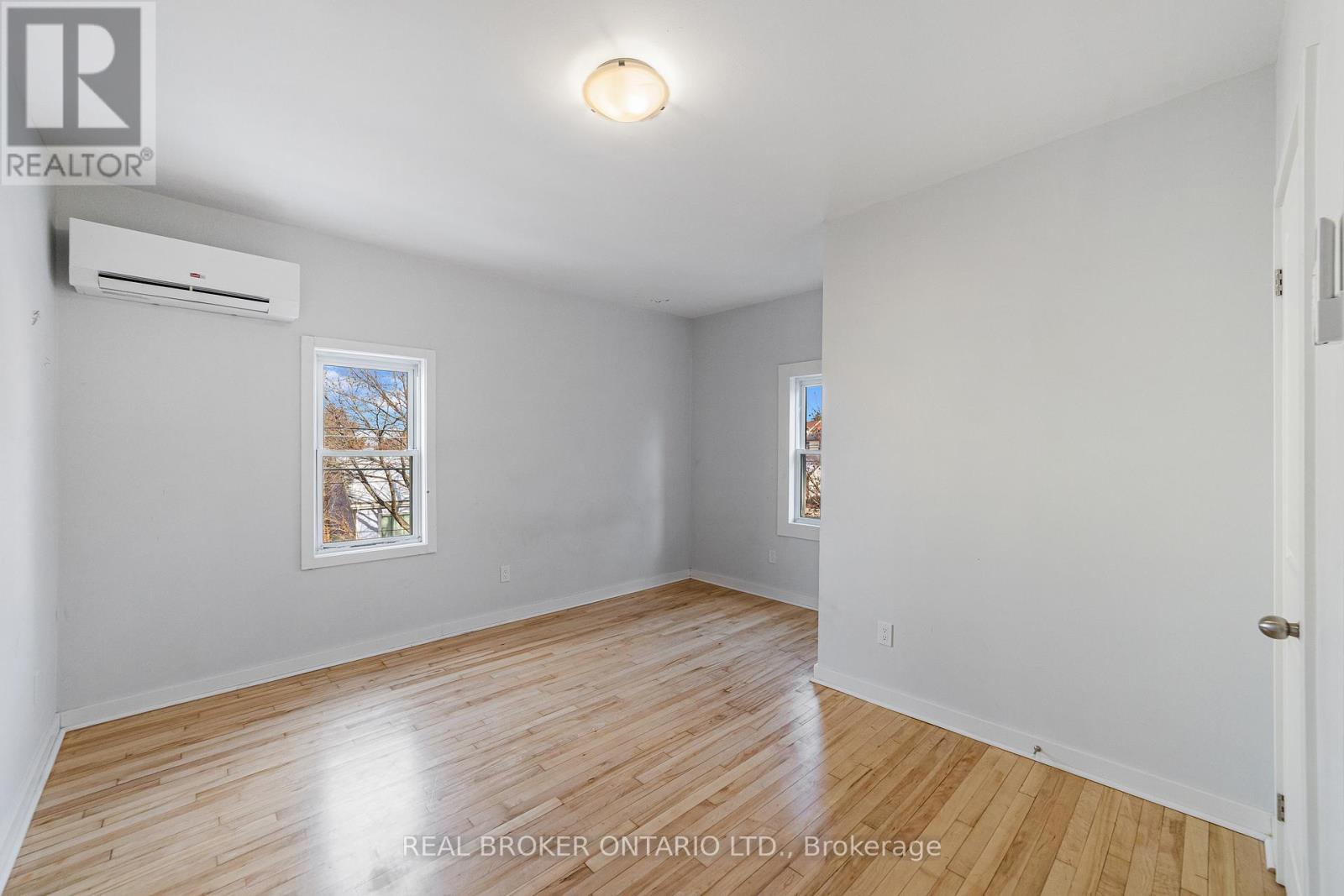 208 Mary Street, Hamilton, Ontario  L8L 4V8 - Photo 6 - X12613540