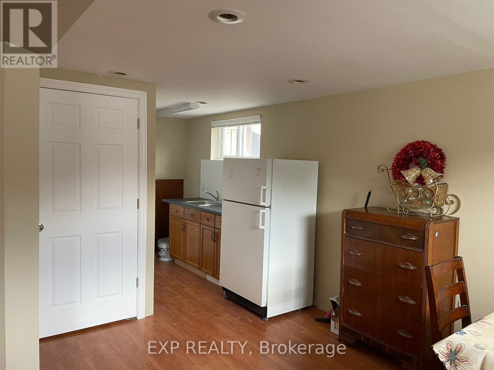 Lower - 4453 Meadowvale Drive, Niagara Falls (Morrison), Ontario  L2E 5W8 - Photo 9 - X12666270