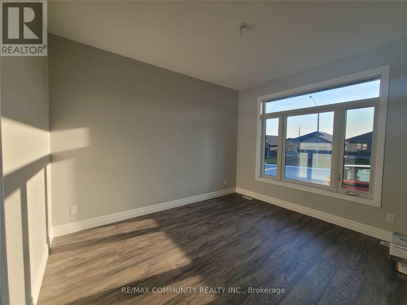 103 Northumberland Boulevard, Quinte West (Murray Ward), Ontario  K8V 6W2 - Photo 11 - X12666276