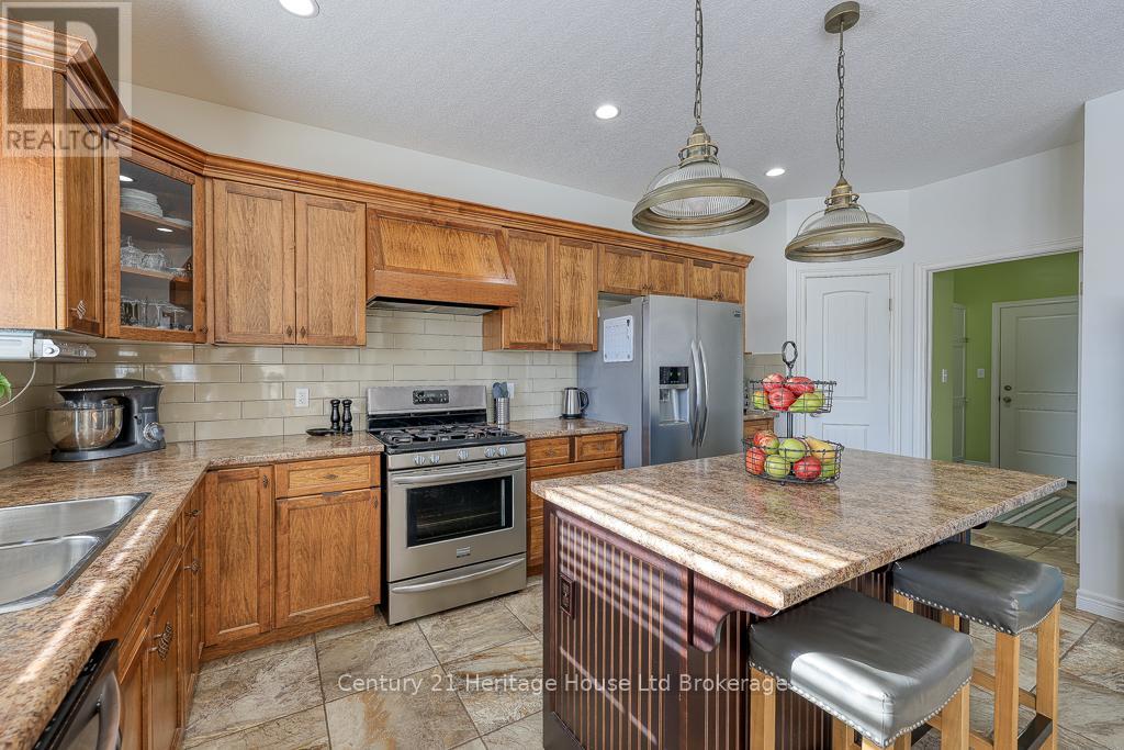 57 Fuller Drive, Ingersoll, Ontario  N5C 4H4 - Photo 10 - X12428596