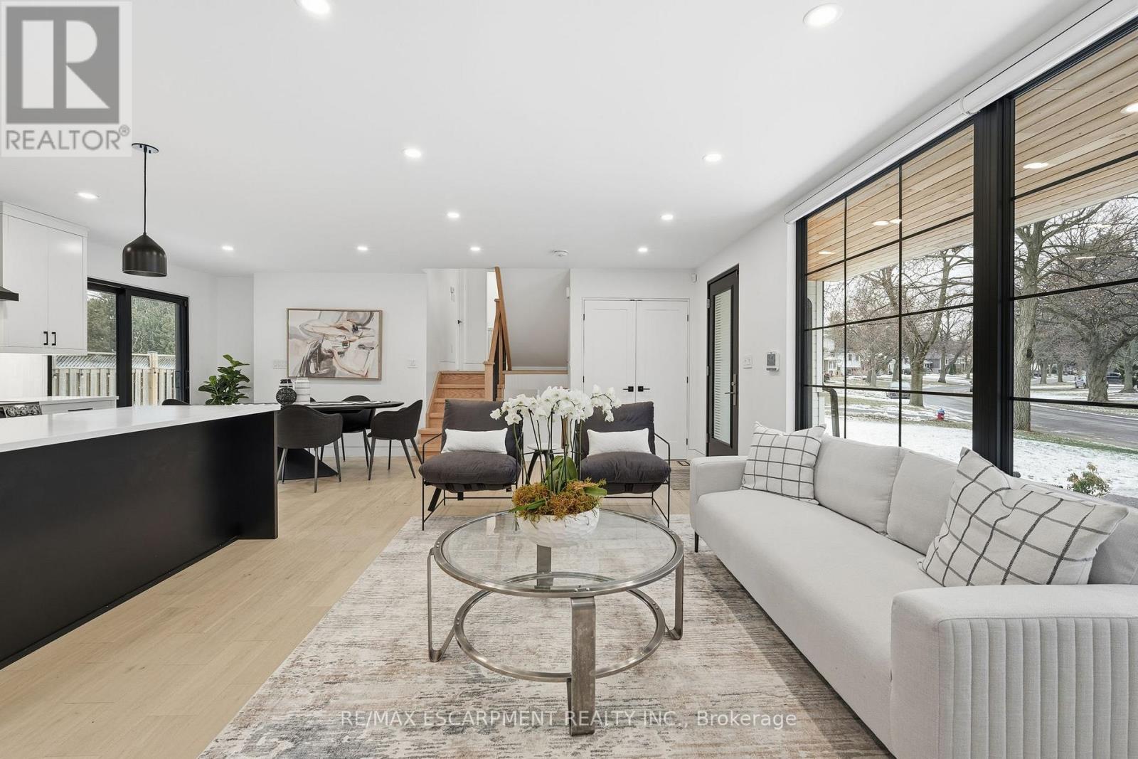 5135 Mulberry Drive, Burlington, Ontario  L7L 3P5 - Photo 3 - W12661776