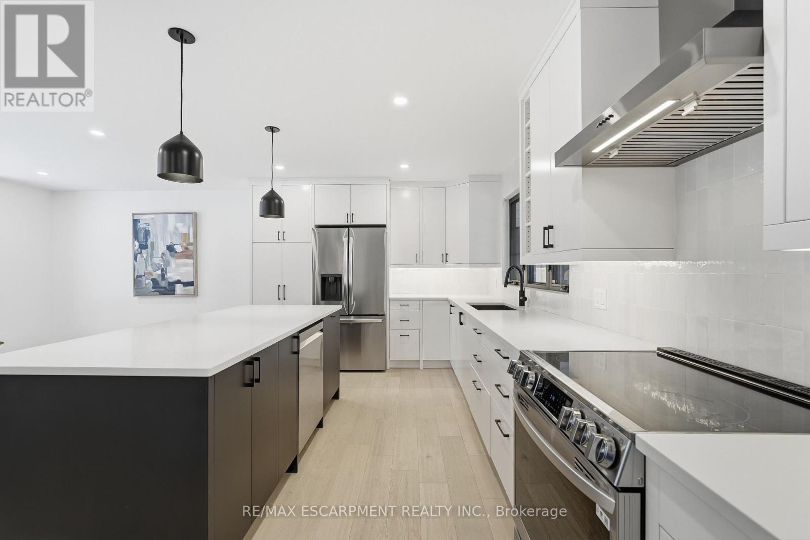 5135 Mulberry Drive, Burlington, Ontario  L7L 3P5 - Photo 7 - W12661776