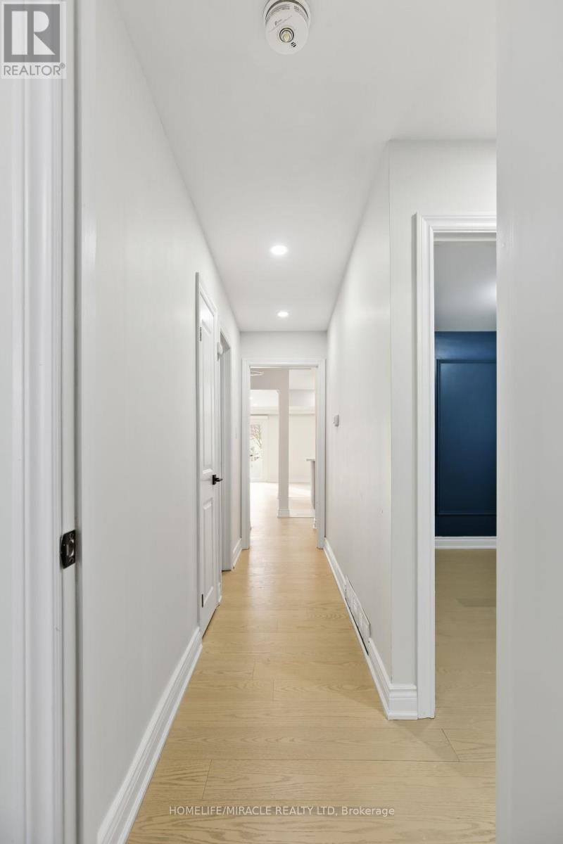 3684 Ellengale Drive, Mississauga, Ontario  L5C 1Z7 - Photo 11 - W12664546