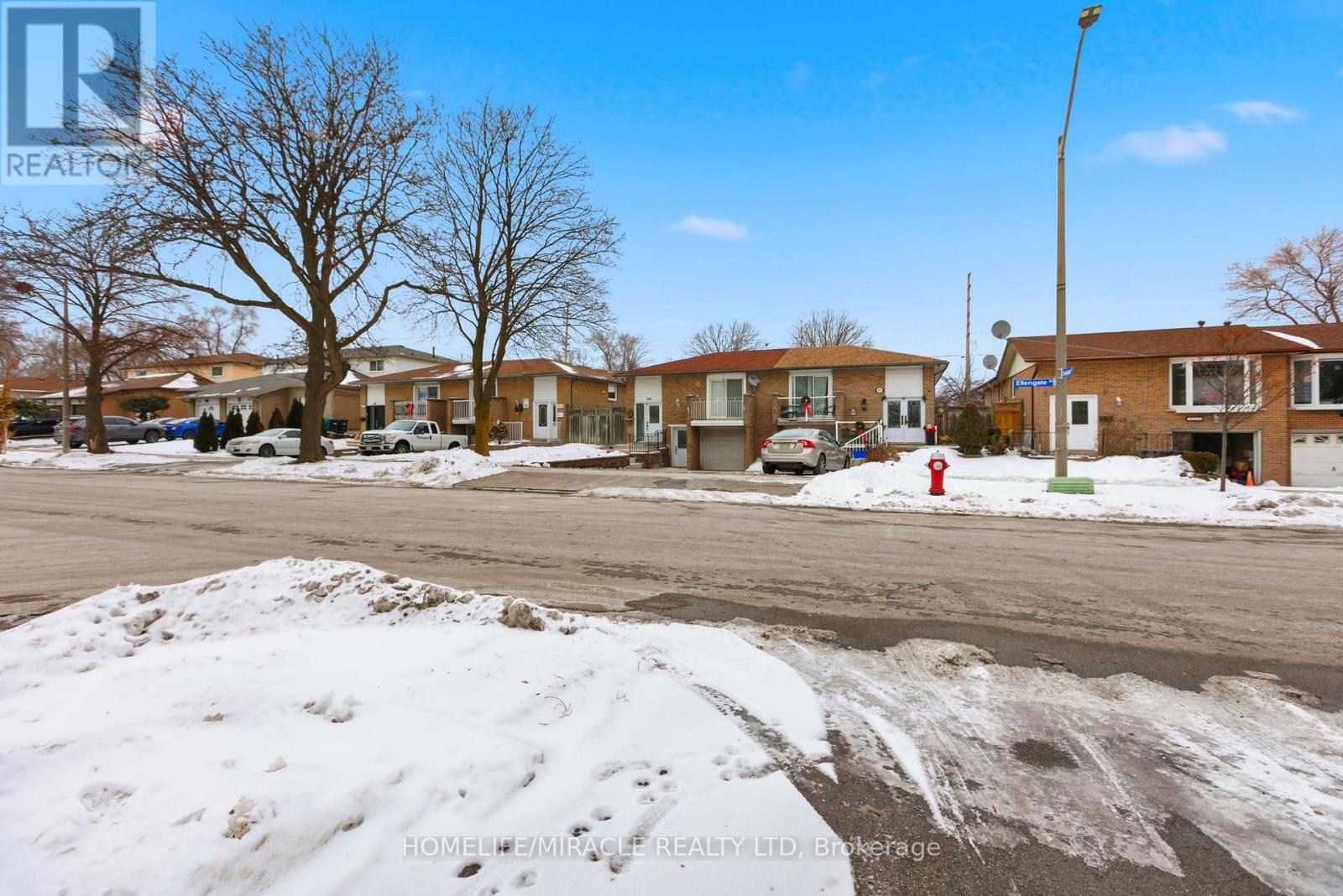 3684 Ellengale Drive, Mississauga, Ontario  L5C 1Z7 - Photo 2 - W12664546