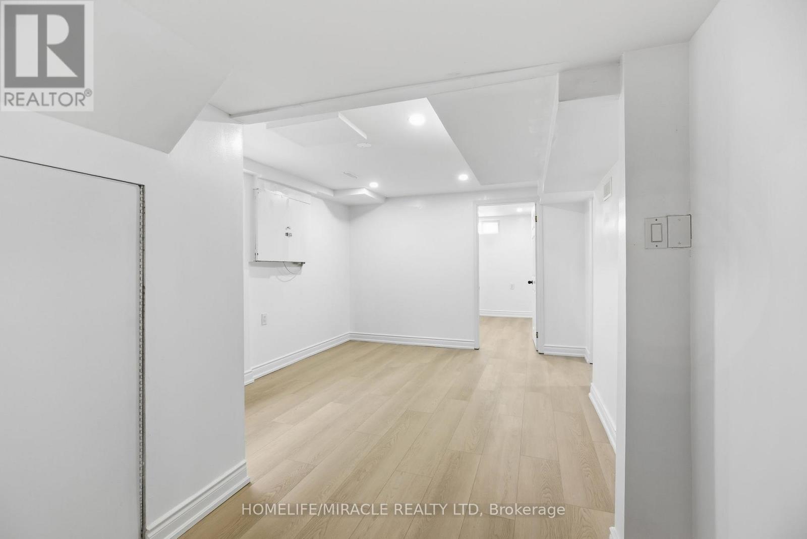 3684 Ellengale Drive, Mississauga, Ontario  L5C 1Z7 - Photo 24 - W12664546