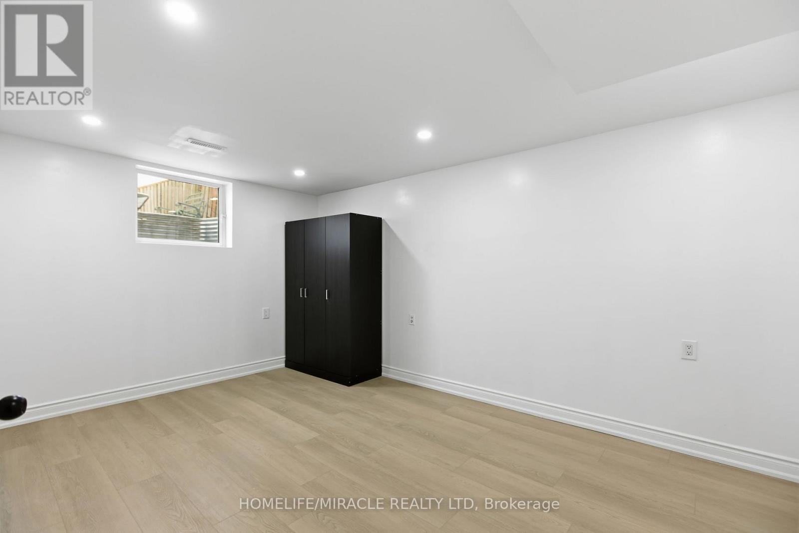 3684 Ellengale Drive, Mississauga, Ontario  L5C 1Z7 - Photo 27 - W12664546