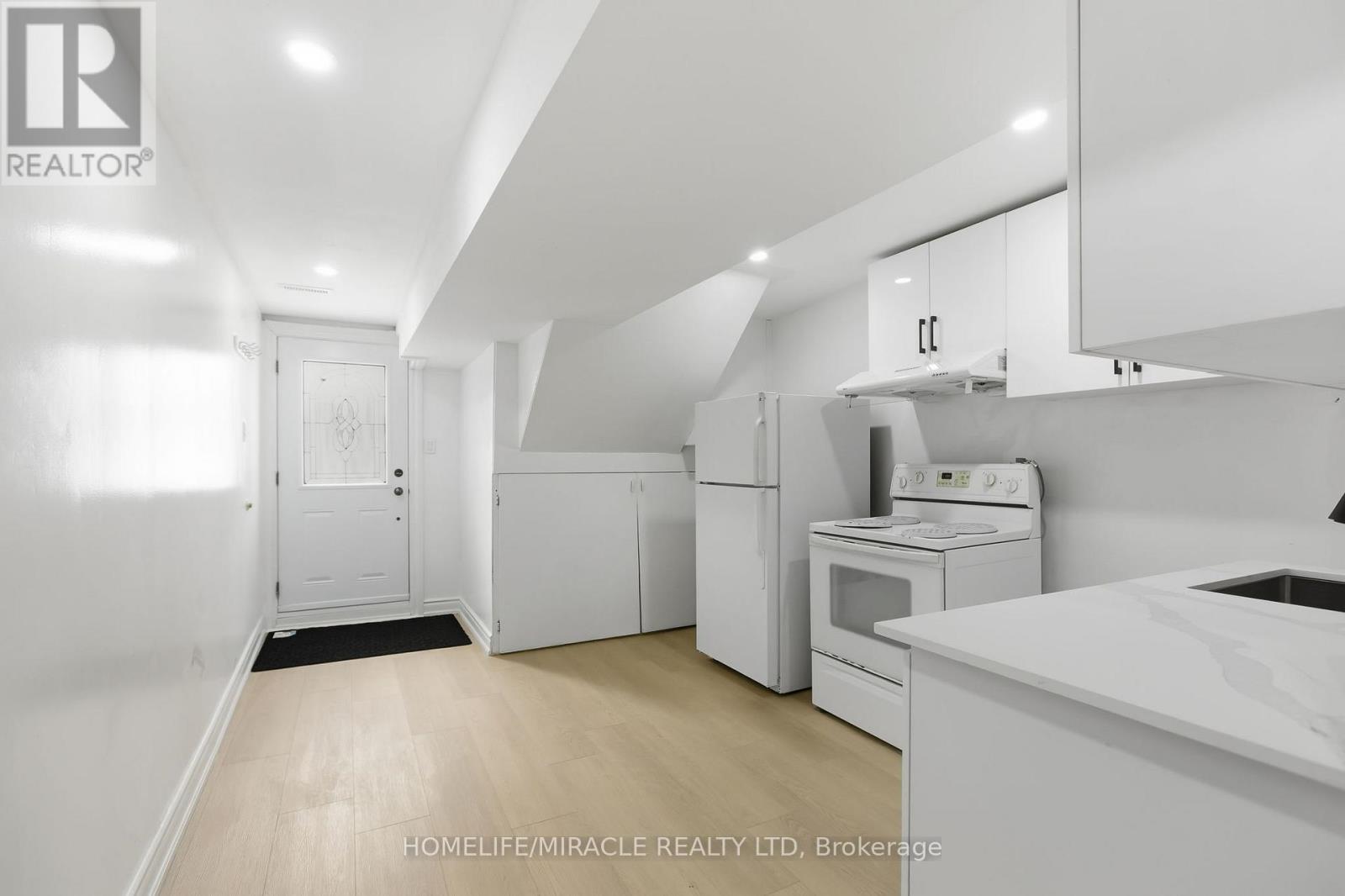 3684 Ellengale Drive, Mississauga, Ontario  L5C 1Z7 - Photo 32 - W12664546