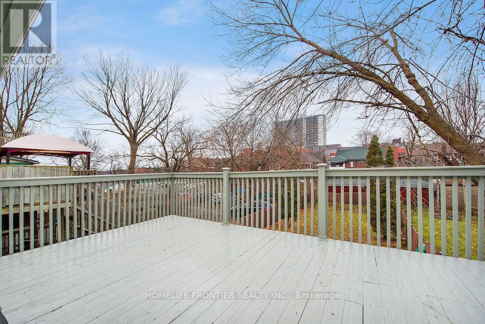Upper #b - 46 Cowan Avenue, Toronto (South Parkdale), Ontario  M6K 2N4 - Photo 15 - W12665388
