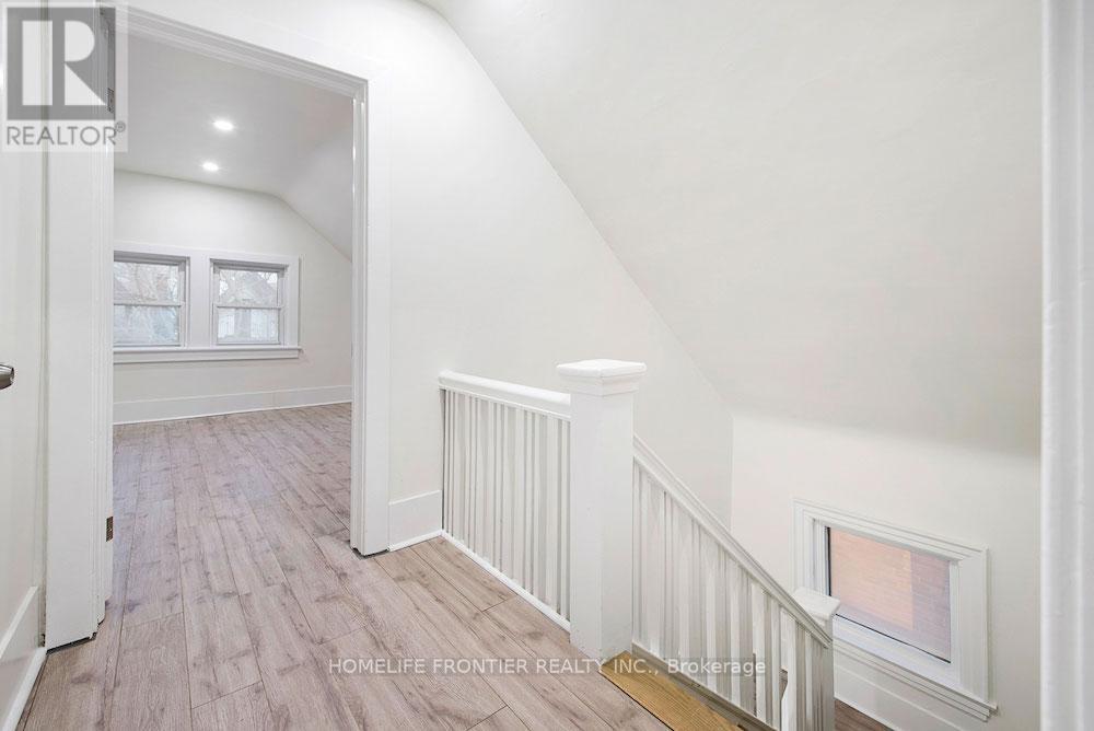 Upper #b - 46 Cowan Avenue, Toronto (South Parkdale), Ontario  M6K 2N4 - Photo 17 - W12665388