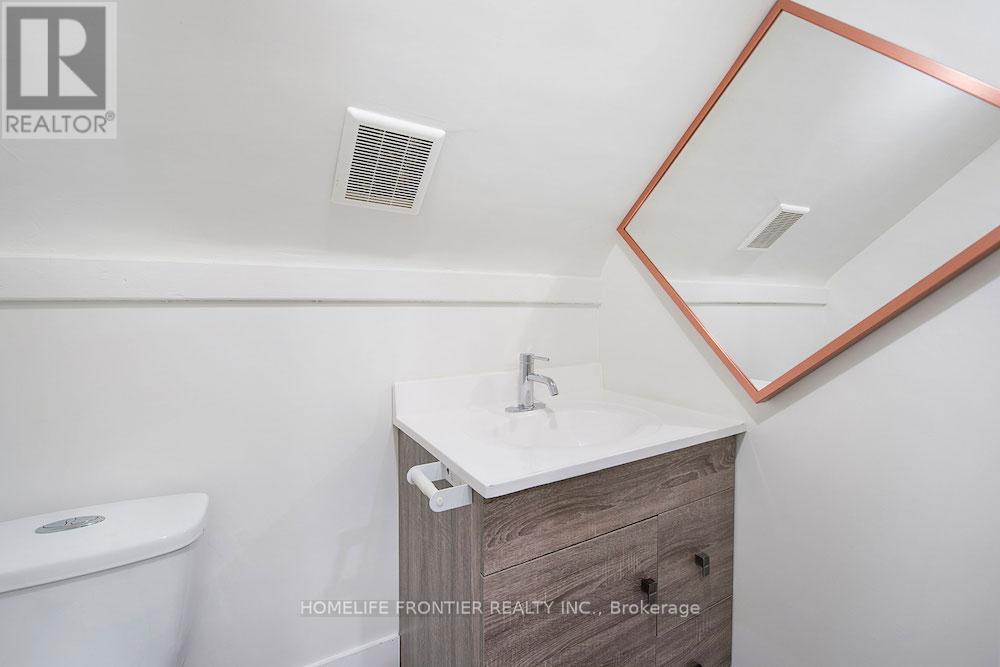 Upper #b - 46 Cowan Avenue, Toronto (South Parkdale), Ontario  M6K 2N4 - Photo 16 - W12665388