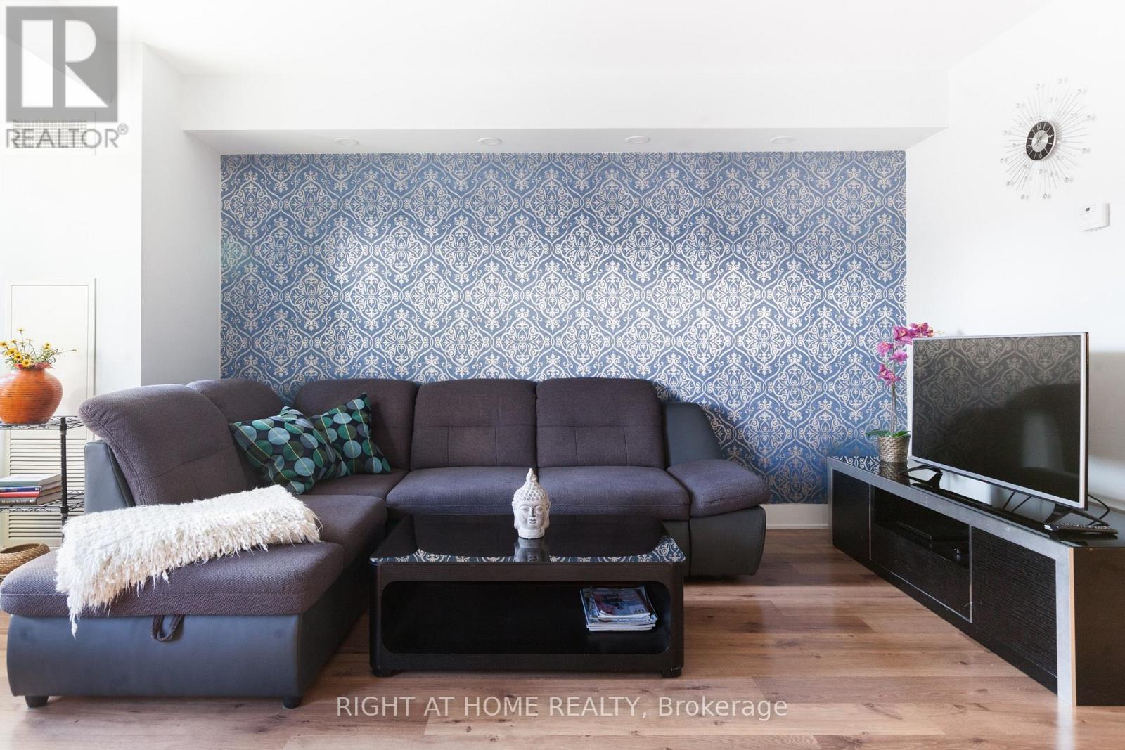 319 - 20 Blue Jays Way, Toronto, Ontario  M5V 3W6 - Photo 2 - C12570070