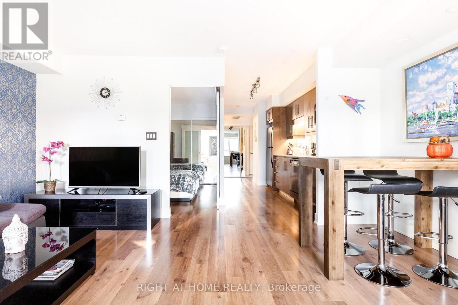 319 - 20 Blue Jays Way, Toronto, Ontario  M5V 3W6 - Photo 3 - C12570070